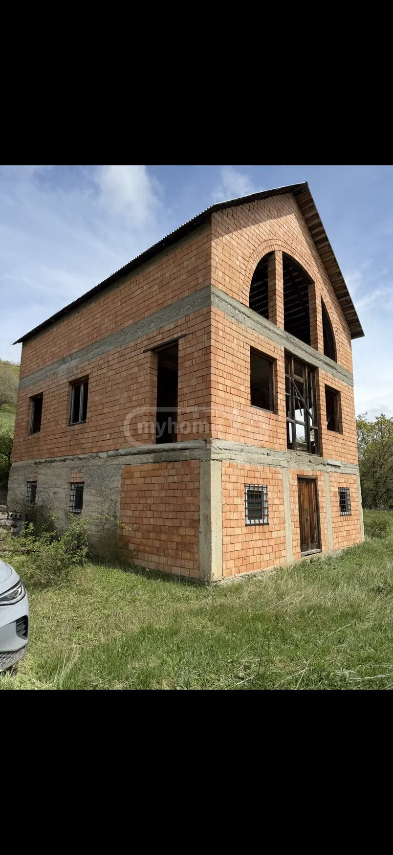 6 Room Private House For Sale view 2