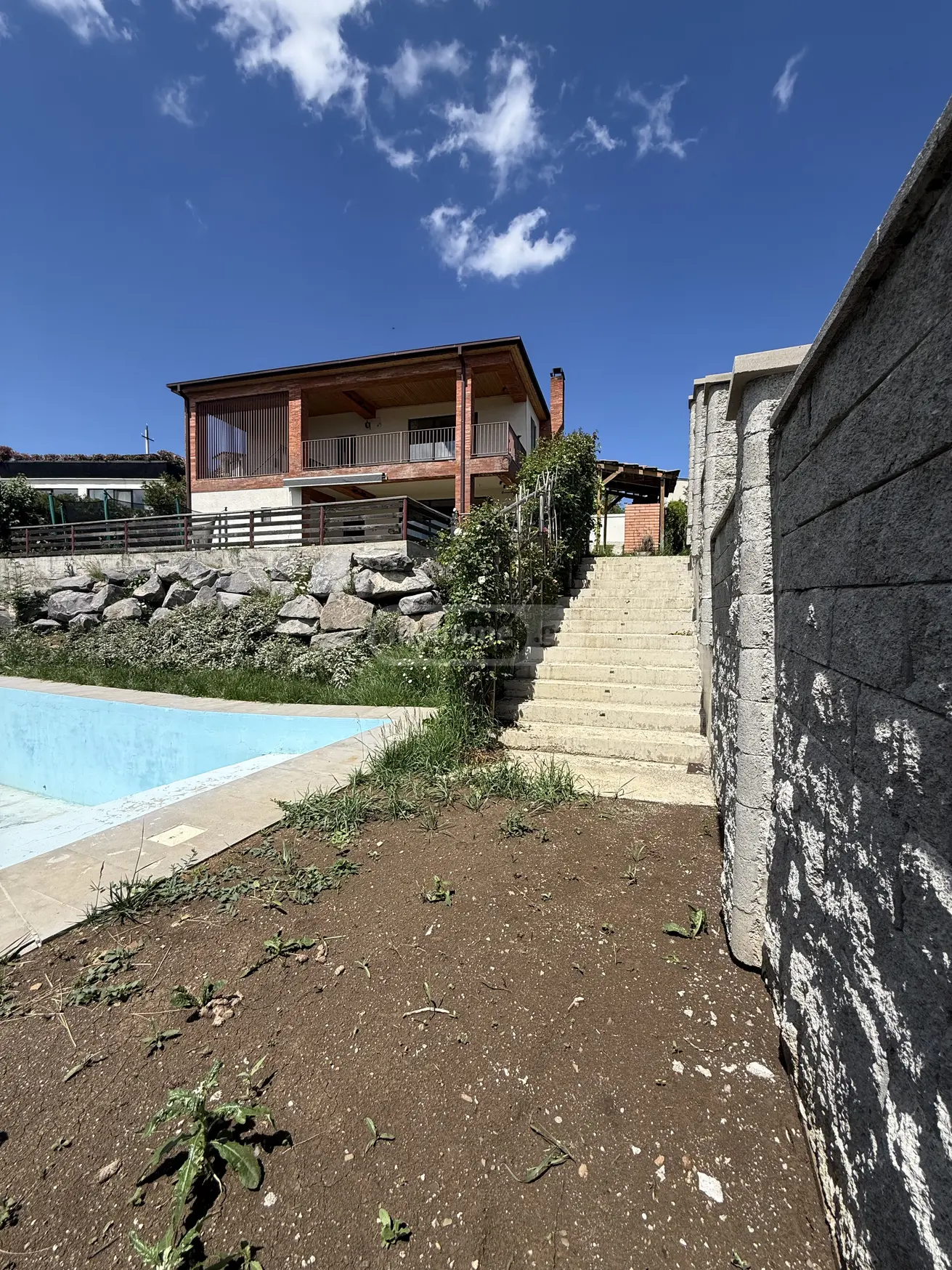 6 Room Private House For Sale view 4