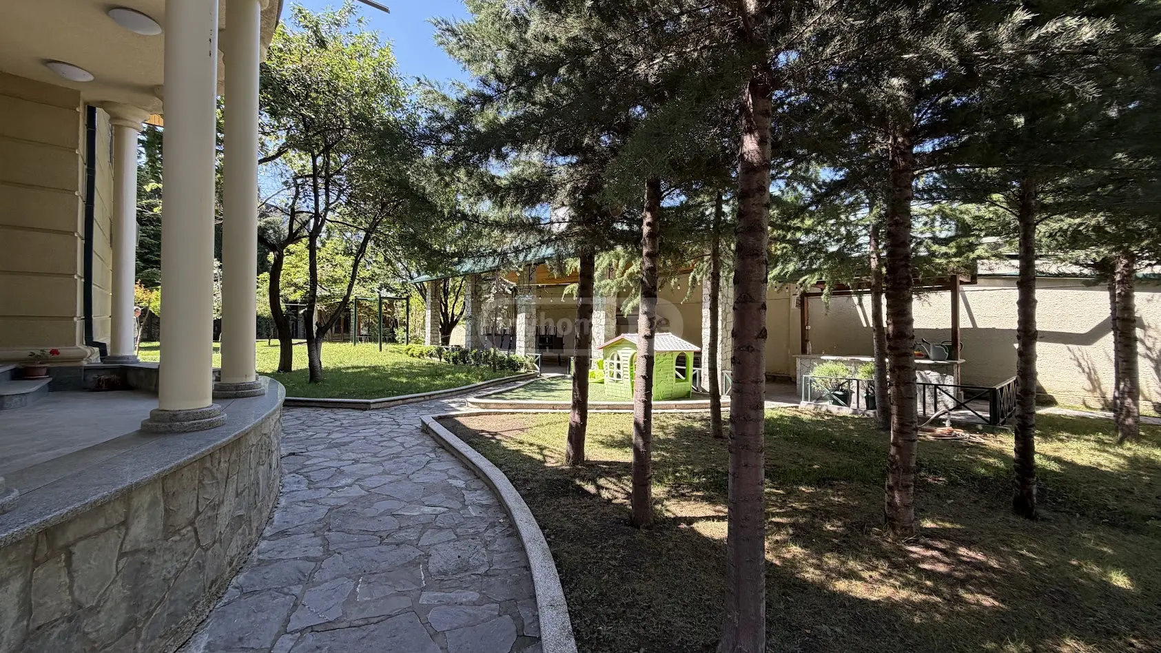 7 Room Private House For Sale view 4