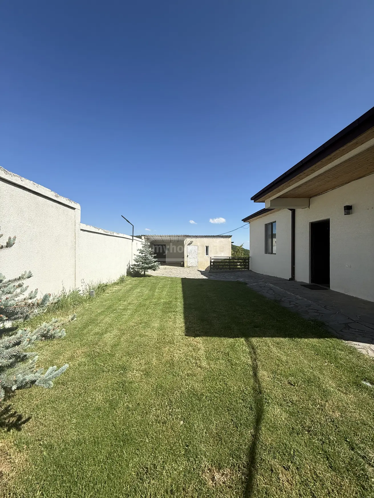 6 Room Private House For Sale view 3