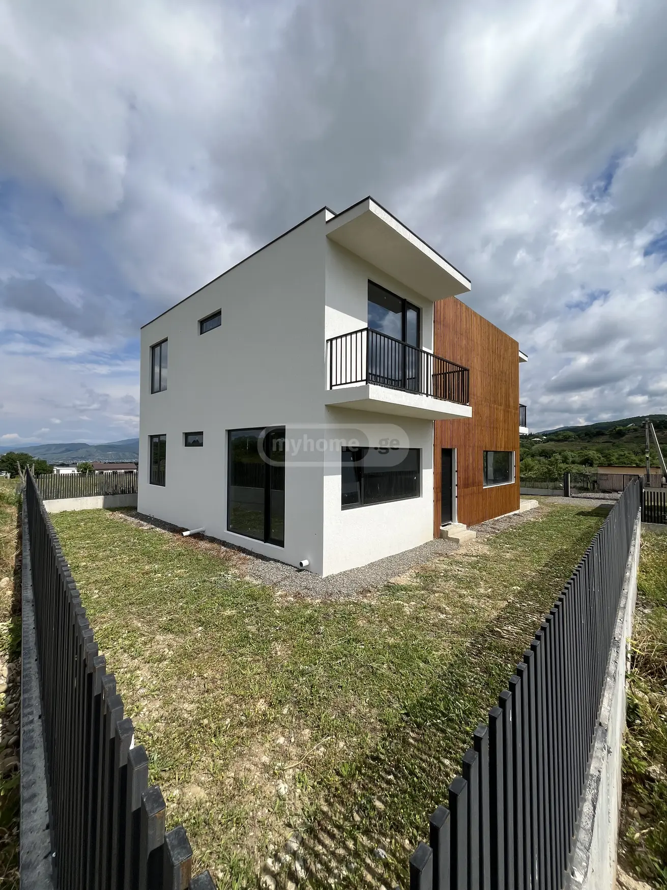 6 Room Private House For Sale view 4
