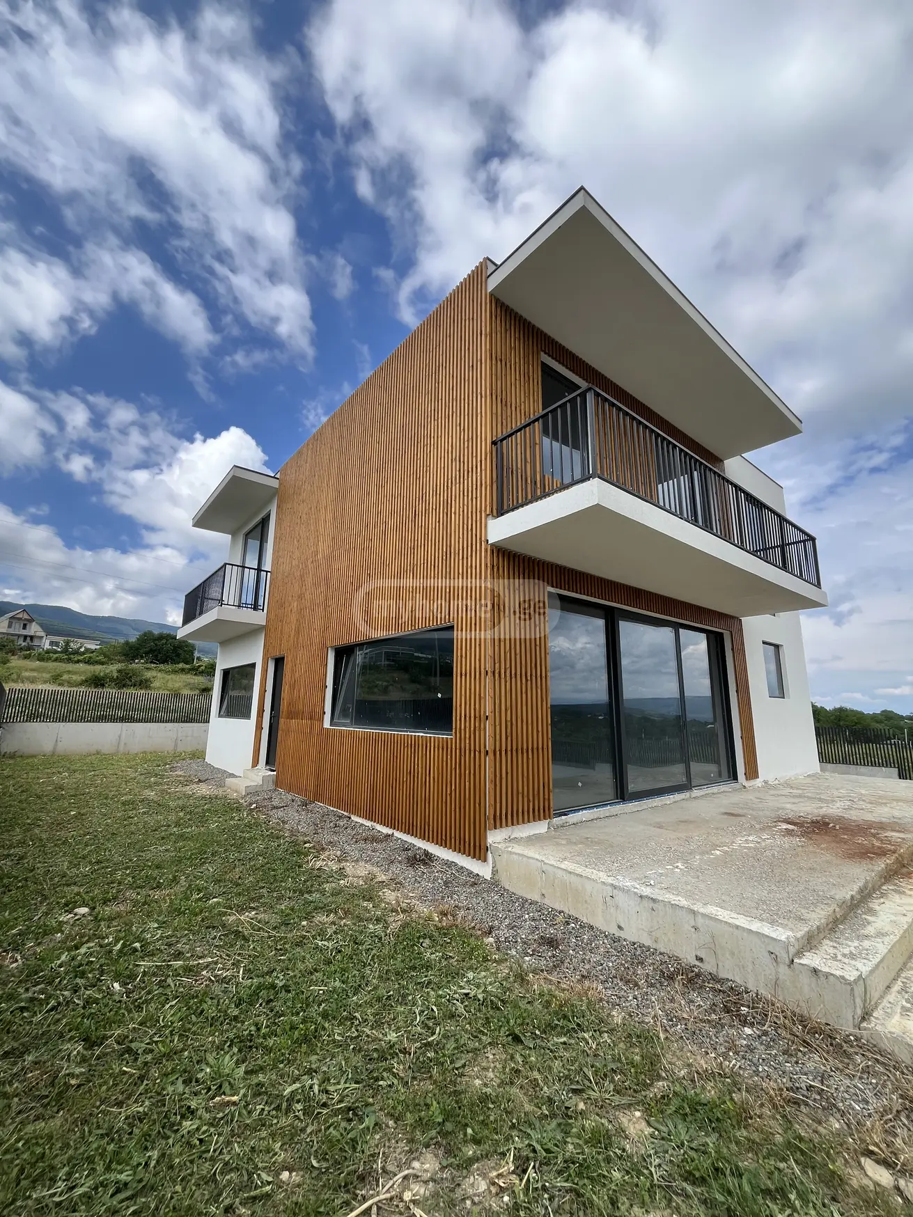 6 Room Private House For Sale view 3