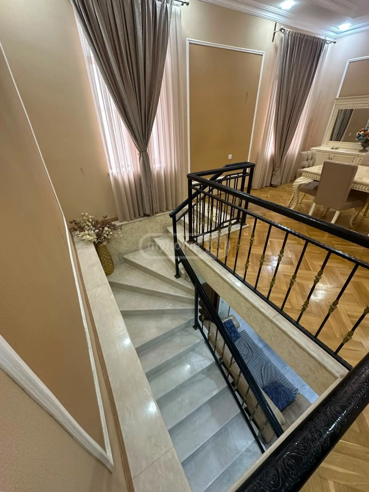 6 Room Private House For Sale view 3