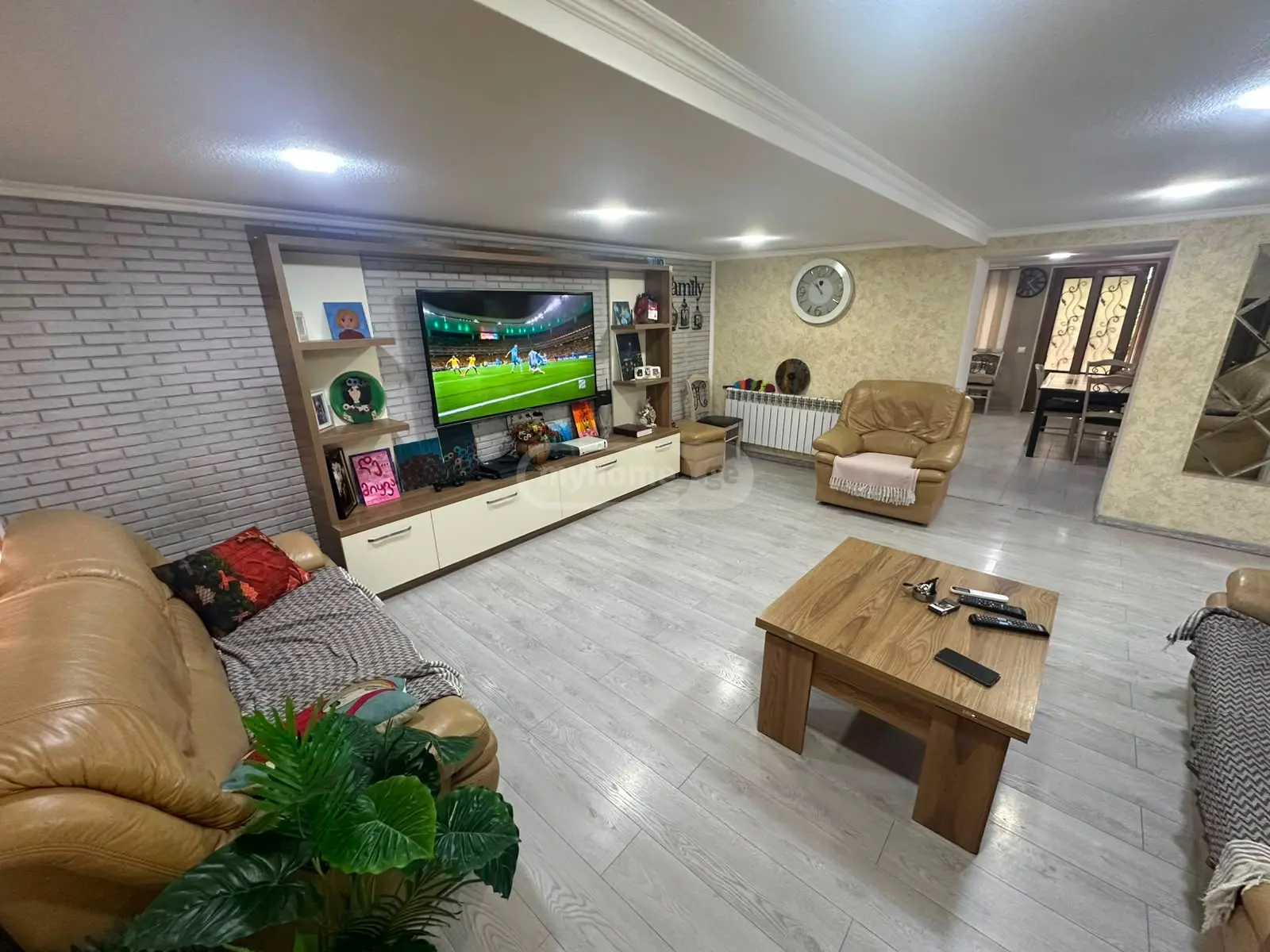 6 Room Private House For Sale view 2