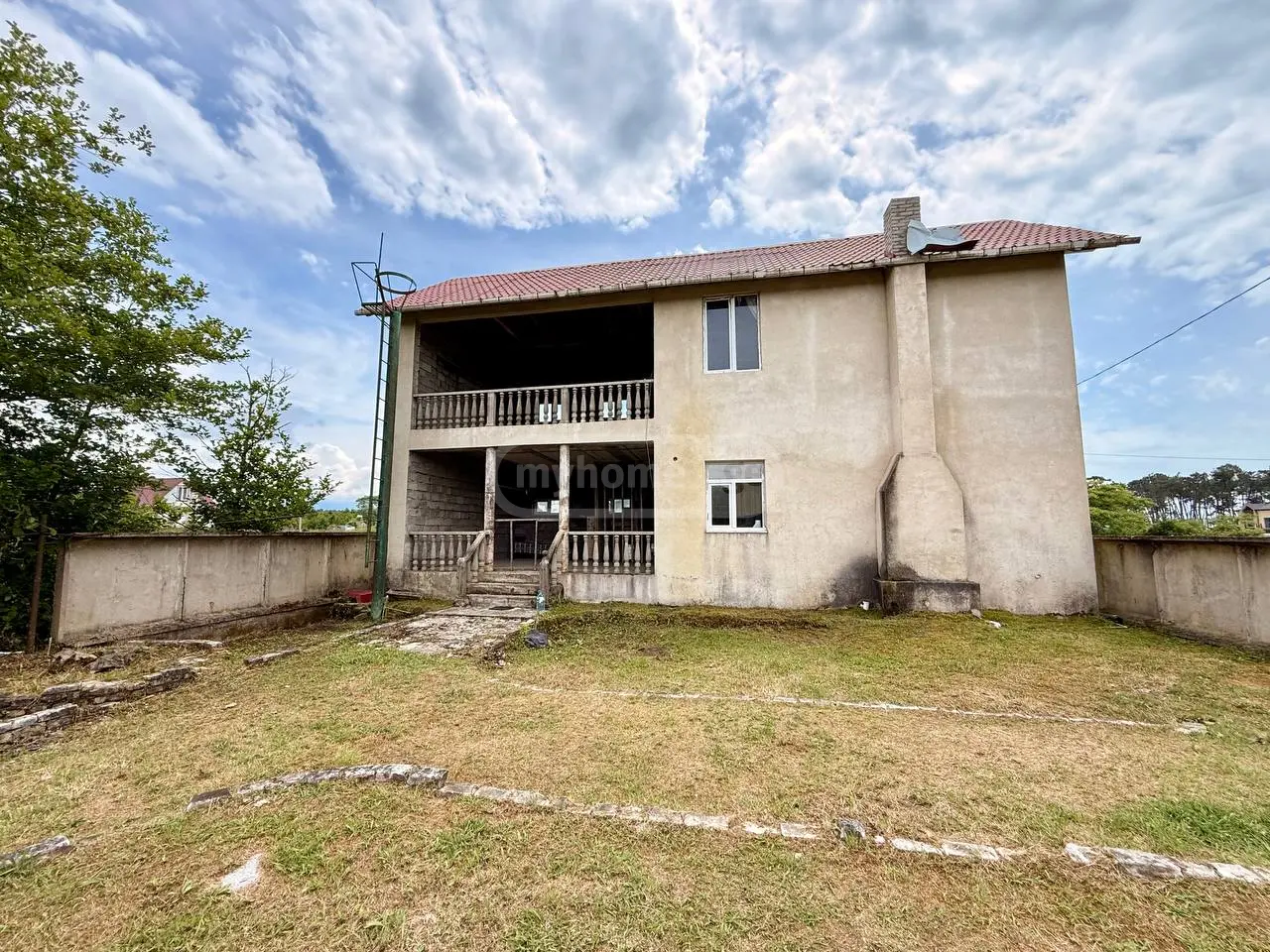 6 Room Private House For Sale view 2