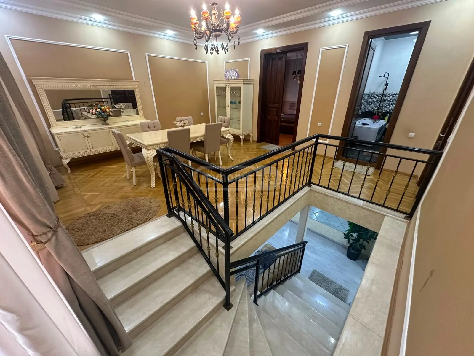 6 Room Private House For Sale view 4