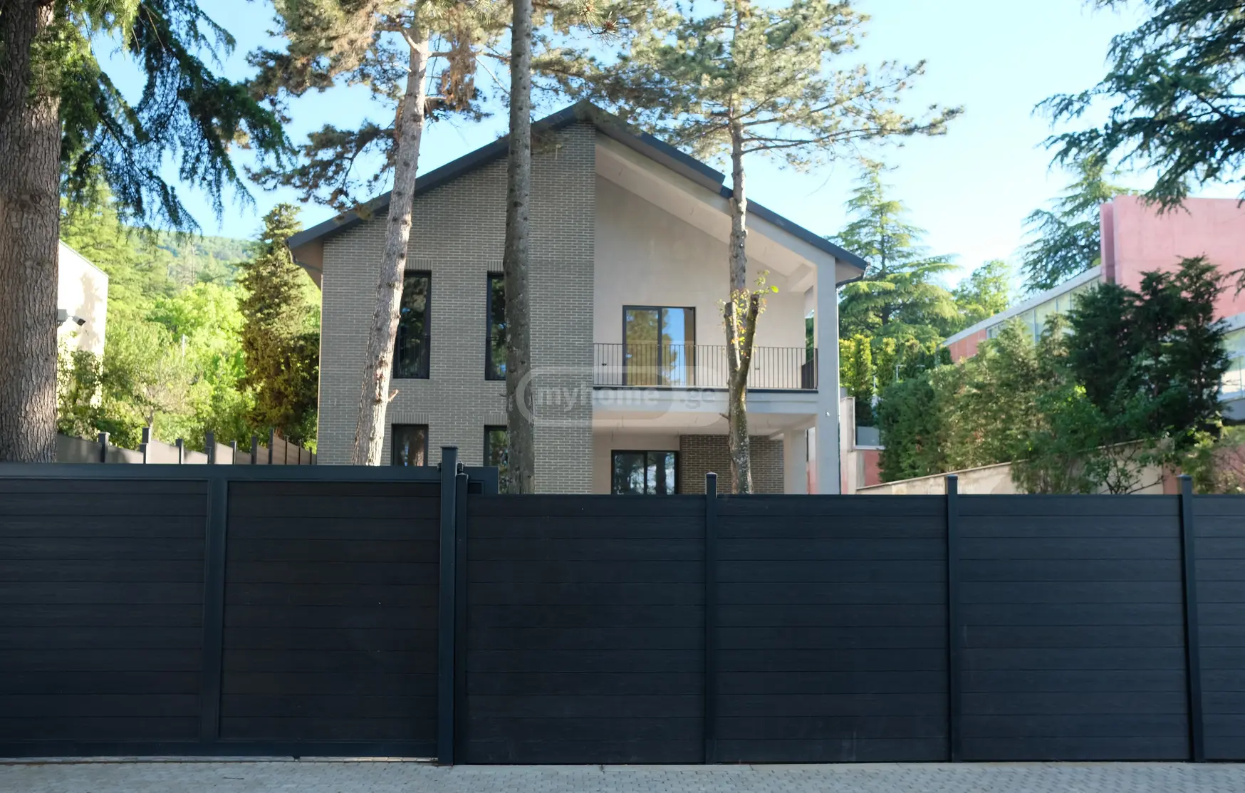 8 Room Private House For Sale view 14