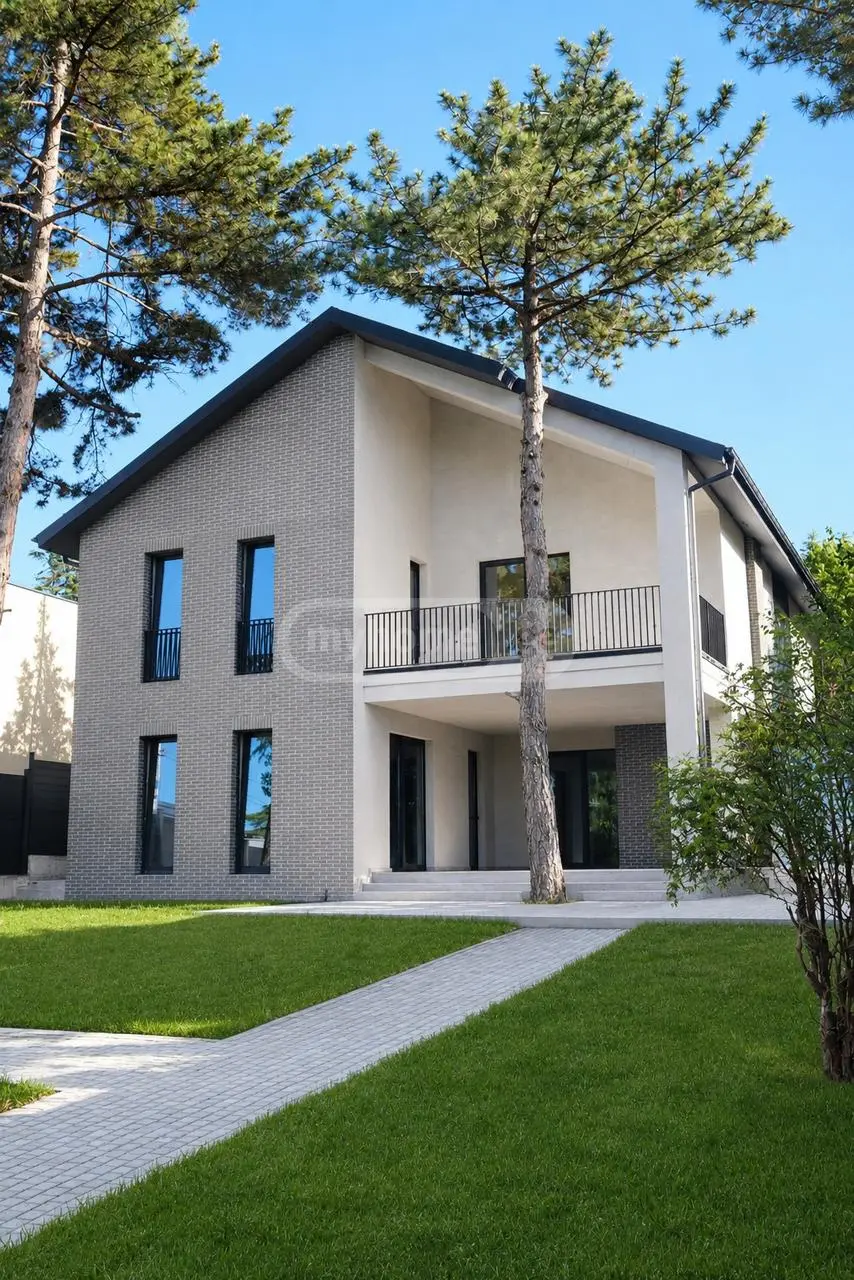 8 Room Private House For Sale view 3