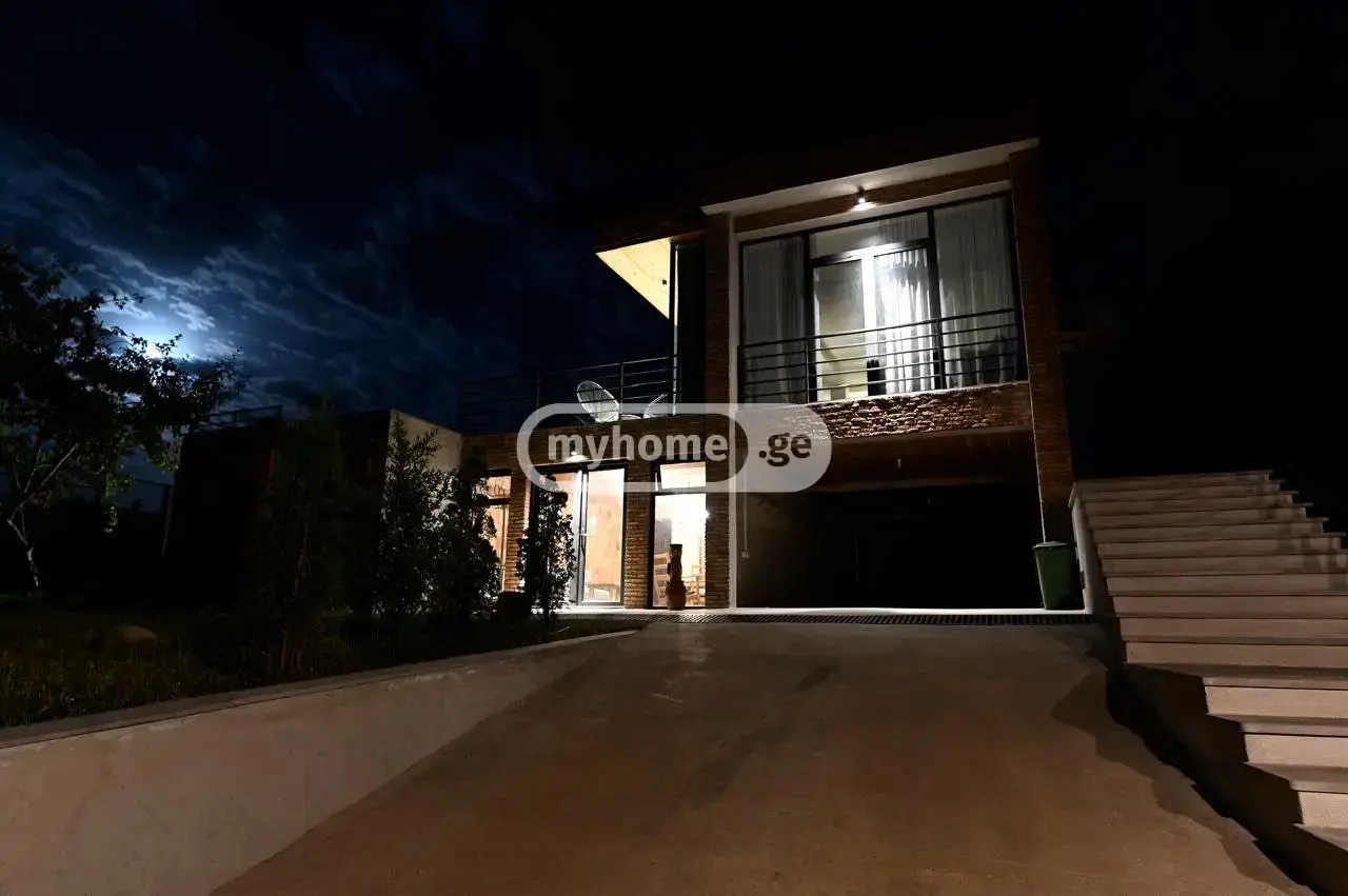 7 Room Private House For Rent In Sololaki view 13