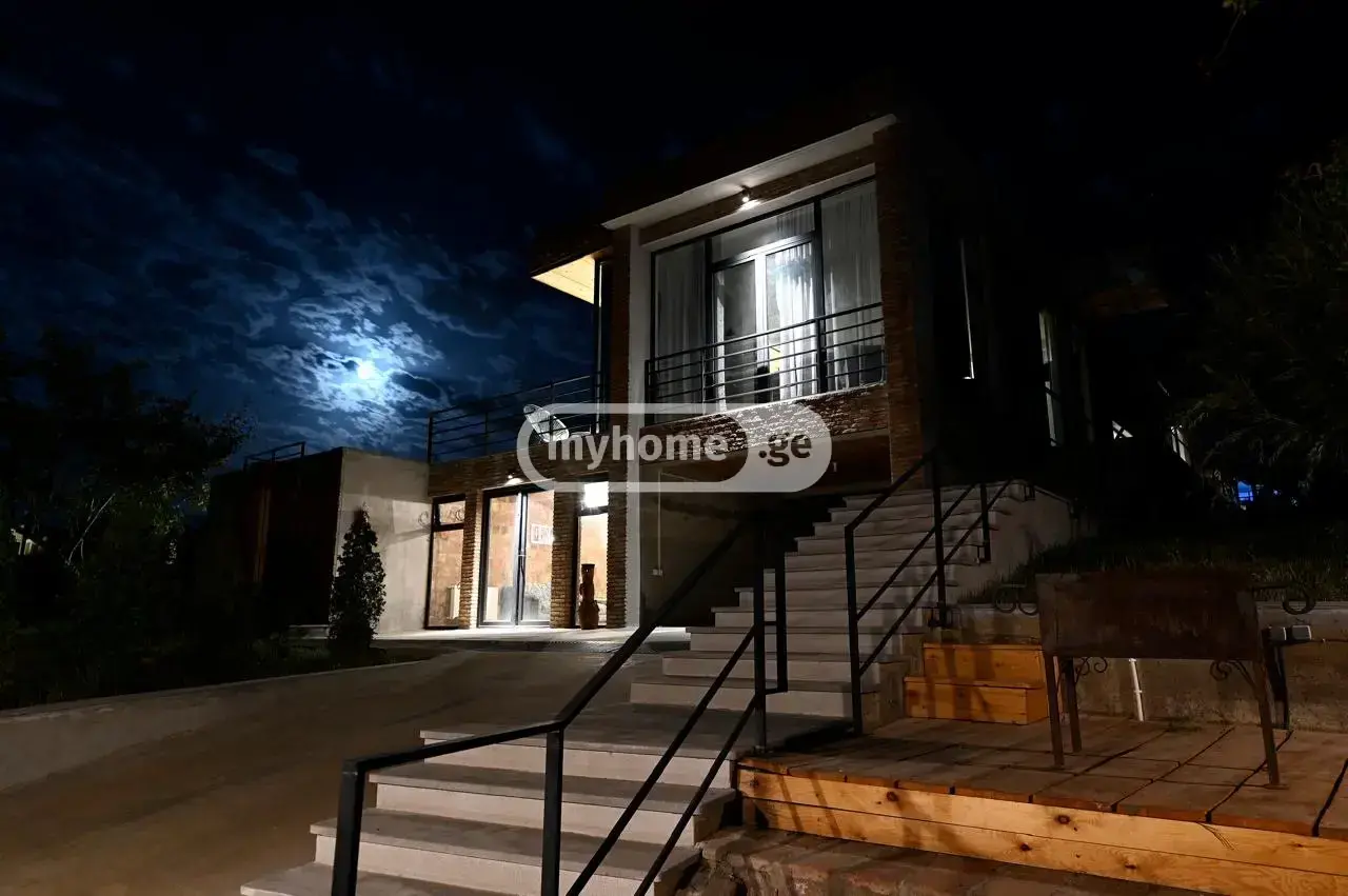 7 Room Private House For Rent In Sololaki view 12