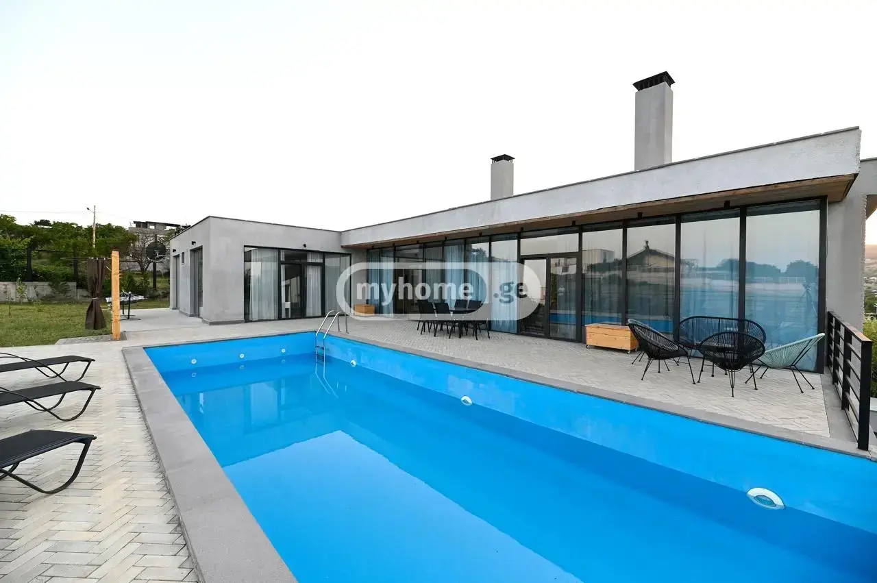7 Room Private House For Rent In Sololaki view 1