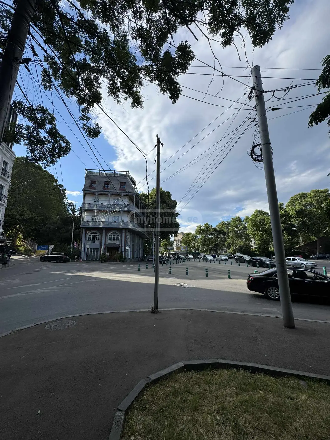 10+ Room Hotel For Sale In Vera view 2