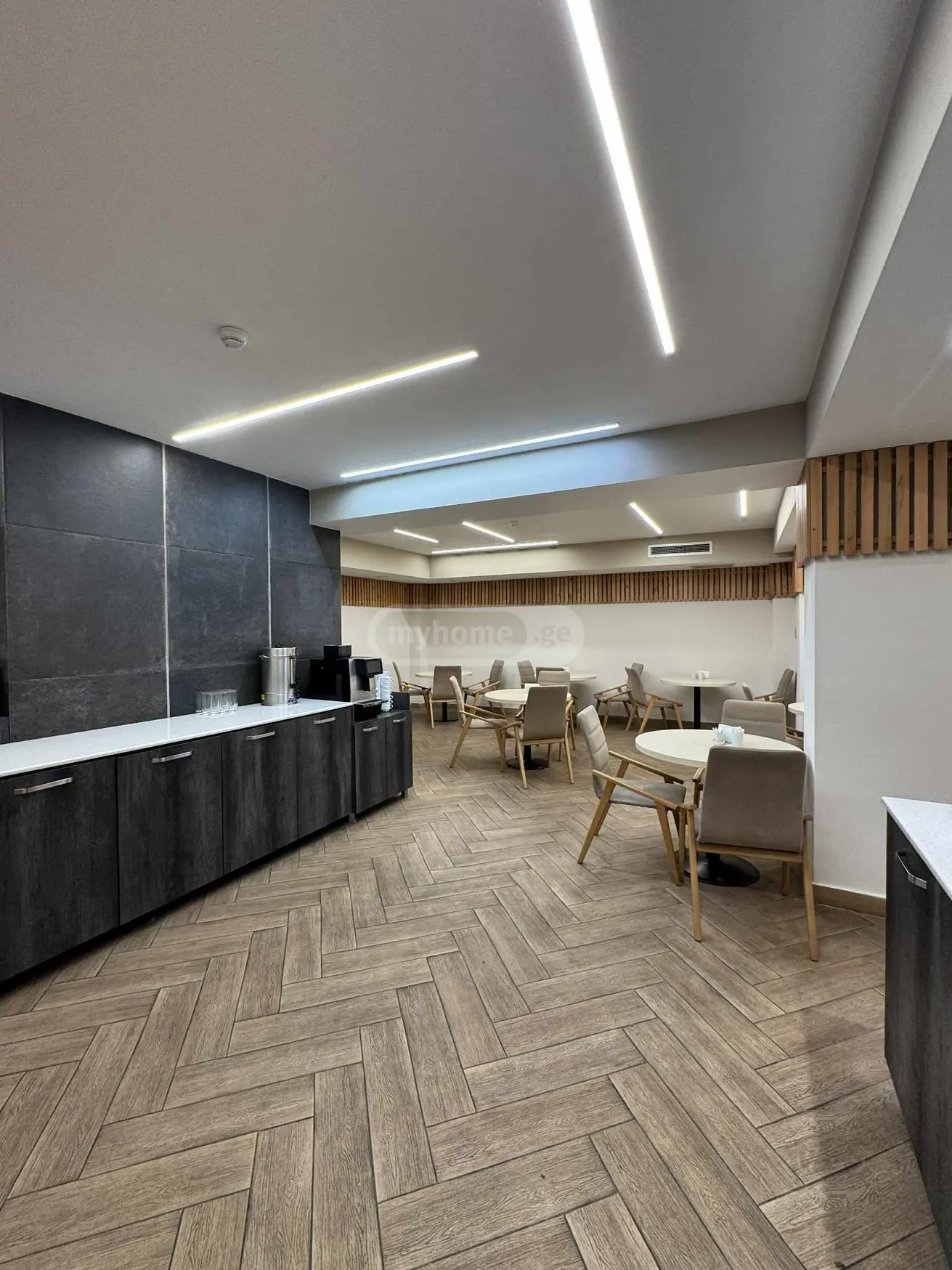 10+ Room Hotel For Sale In Vera view 6