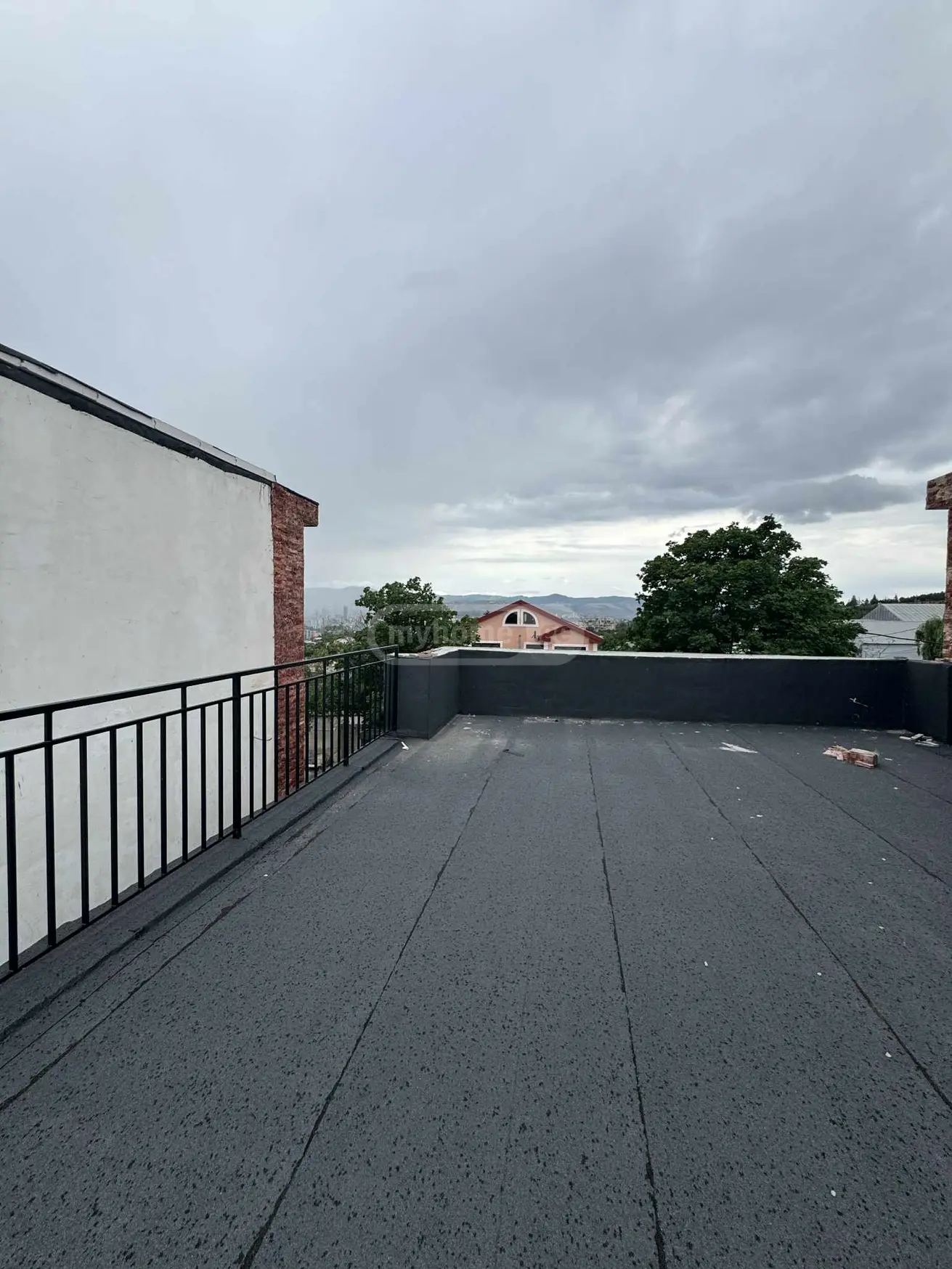 7 Room Private House For Sale view 3