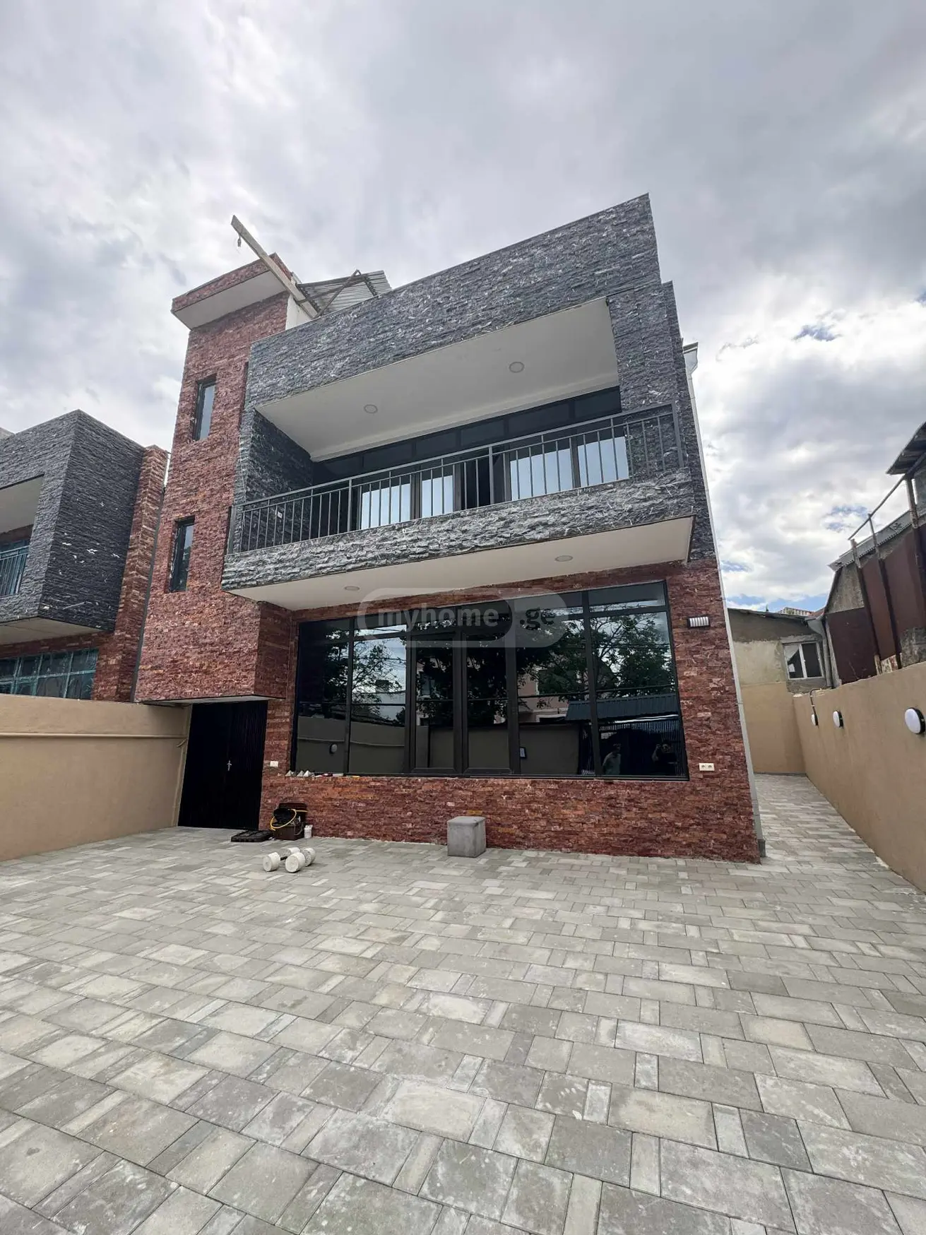7 Room Private House For Sale view 5