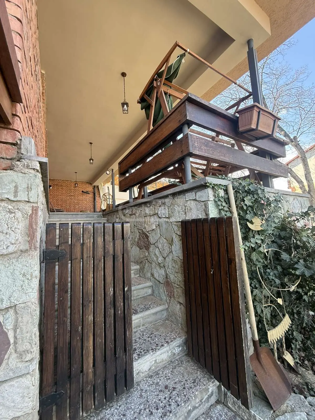9 Room Private House For Sale view 7