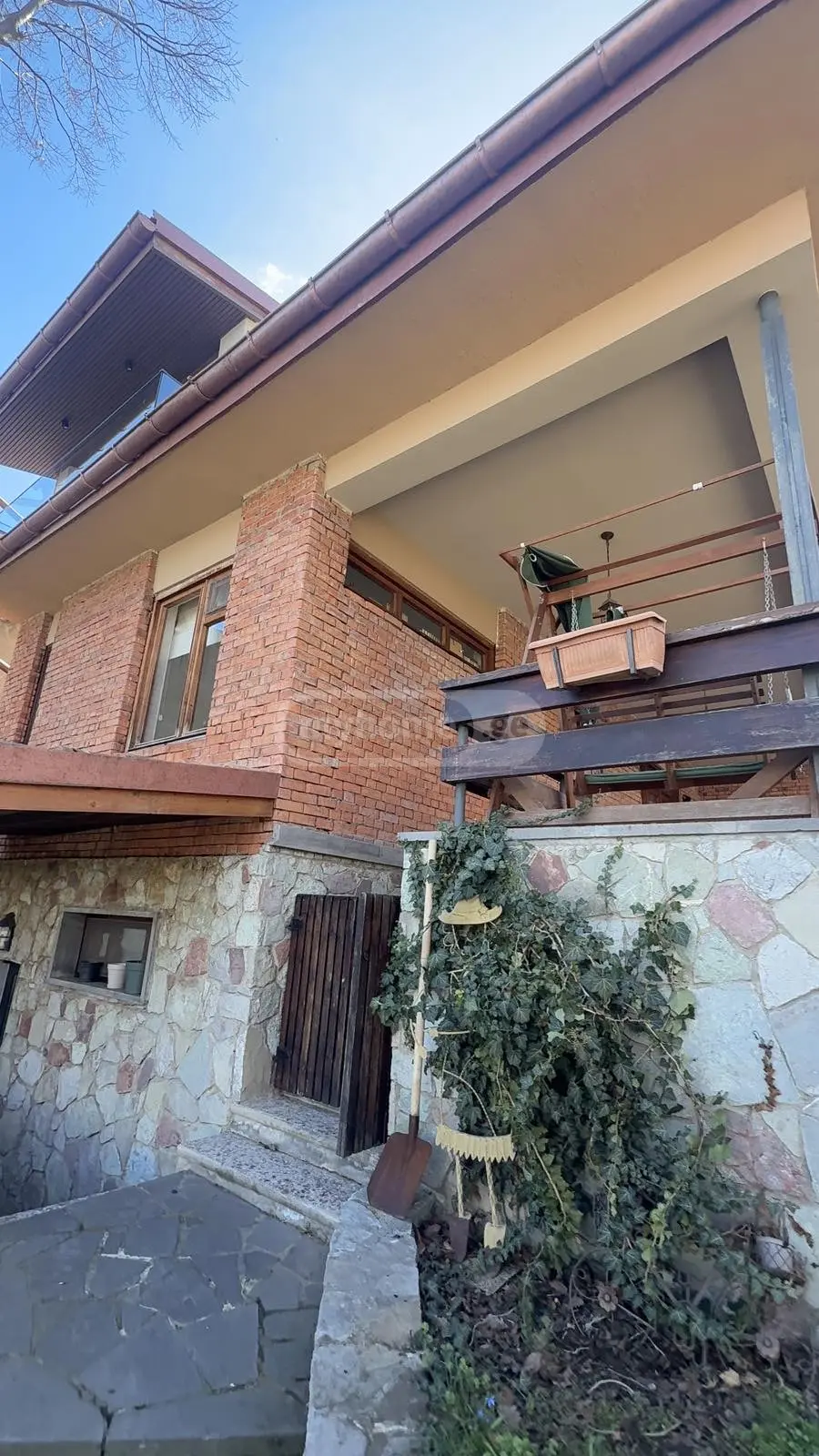 9 Room Private House For Sale view 5