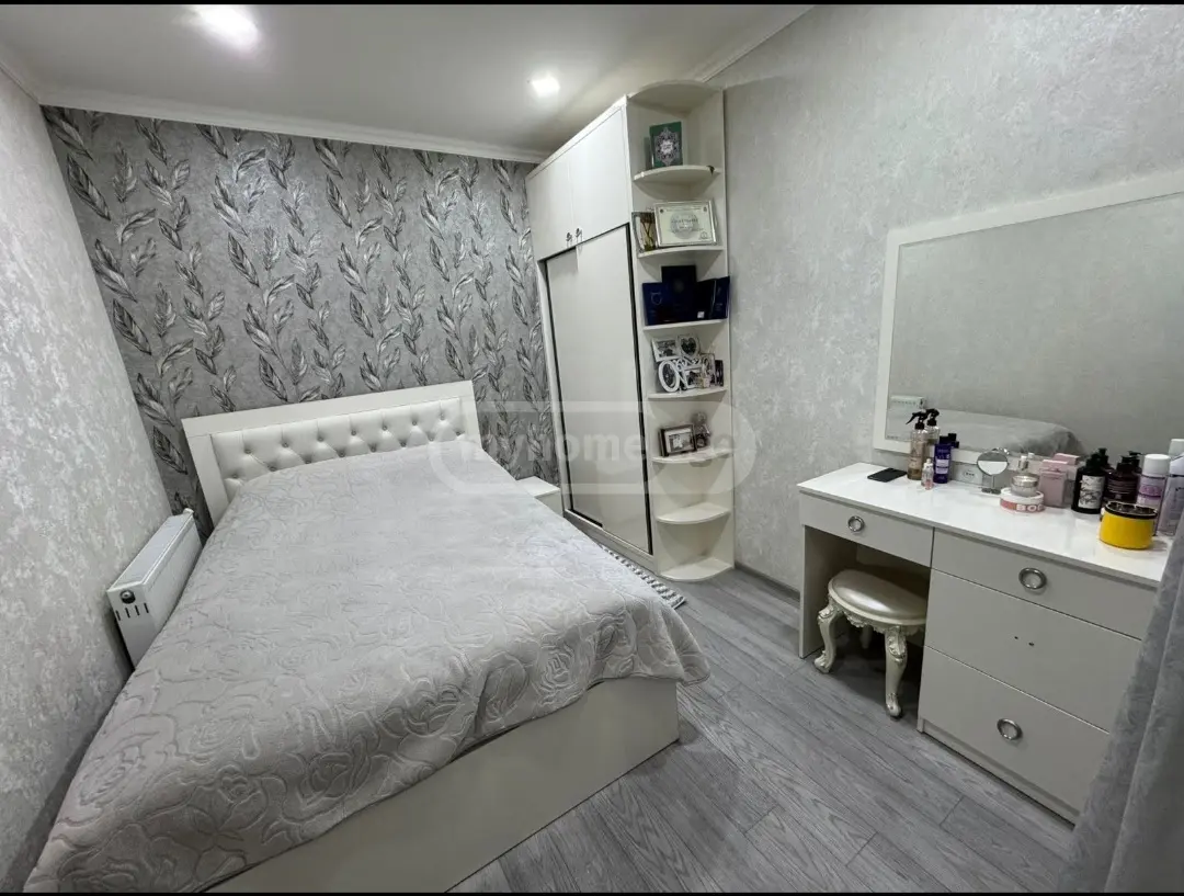 5 Room Private House For Sale view 2