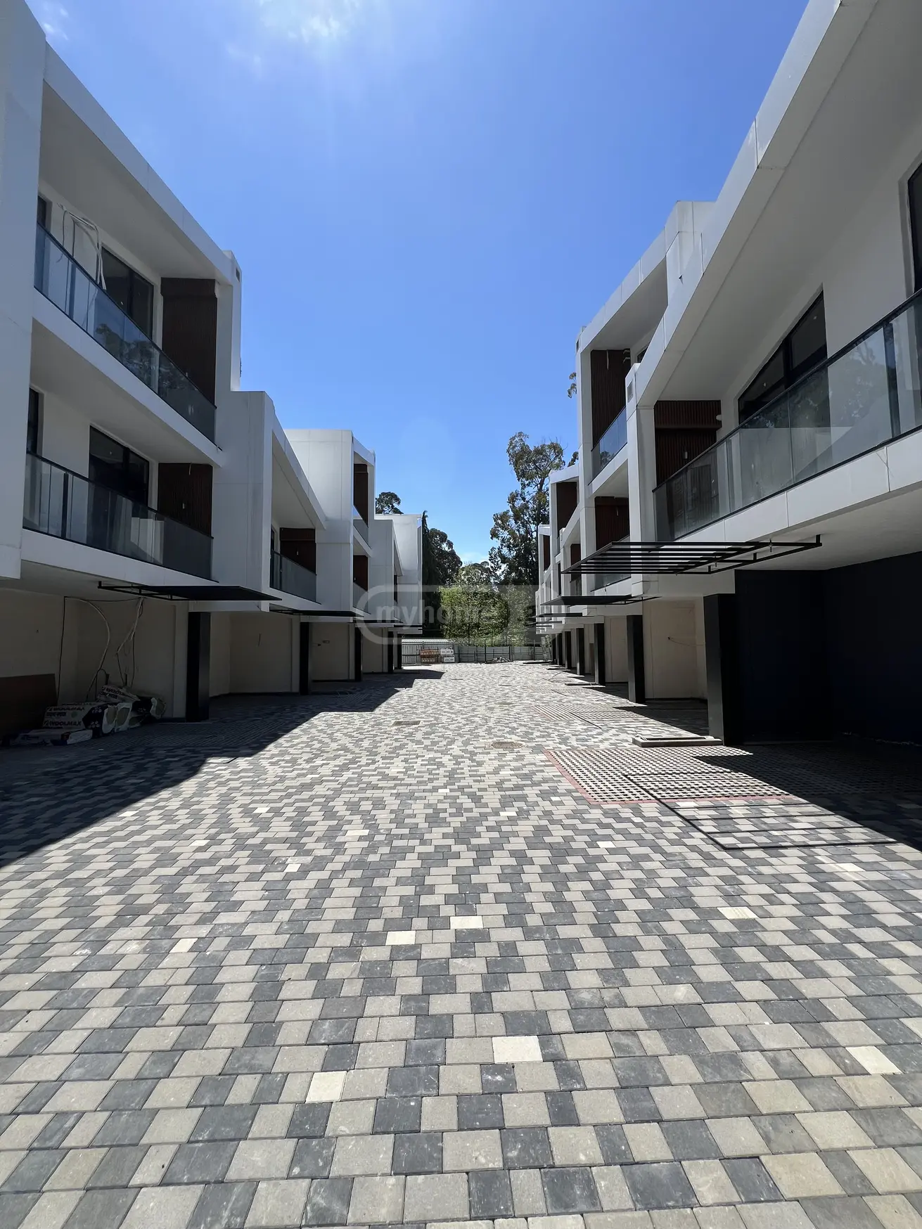 6 Room Private House For Sale view 3