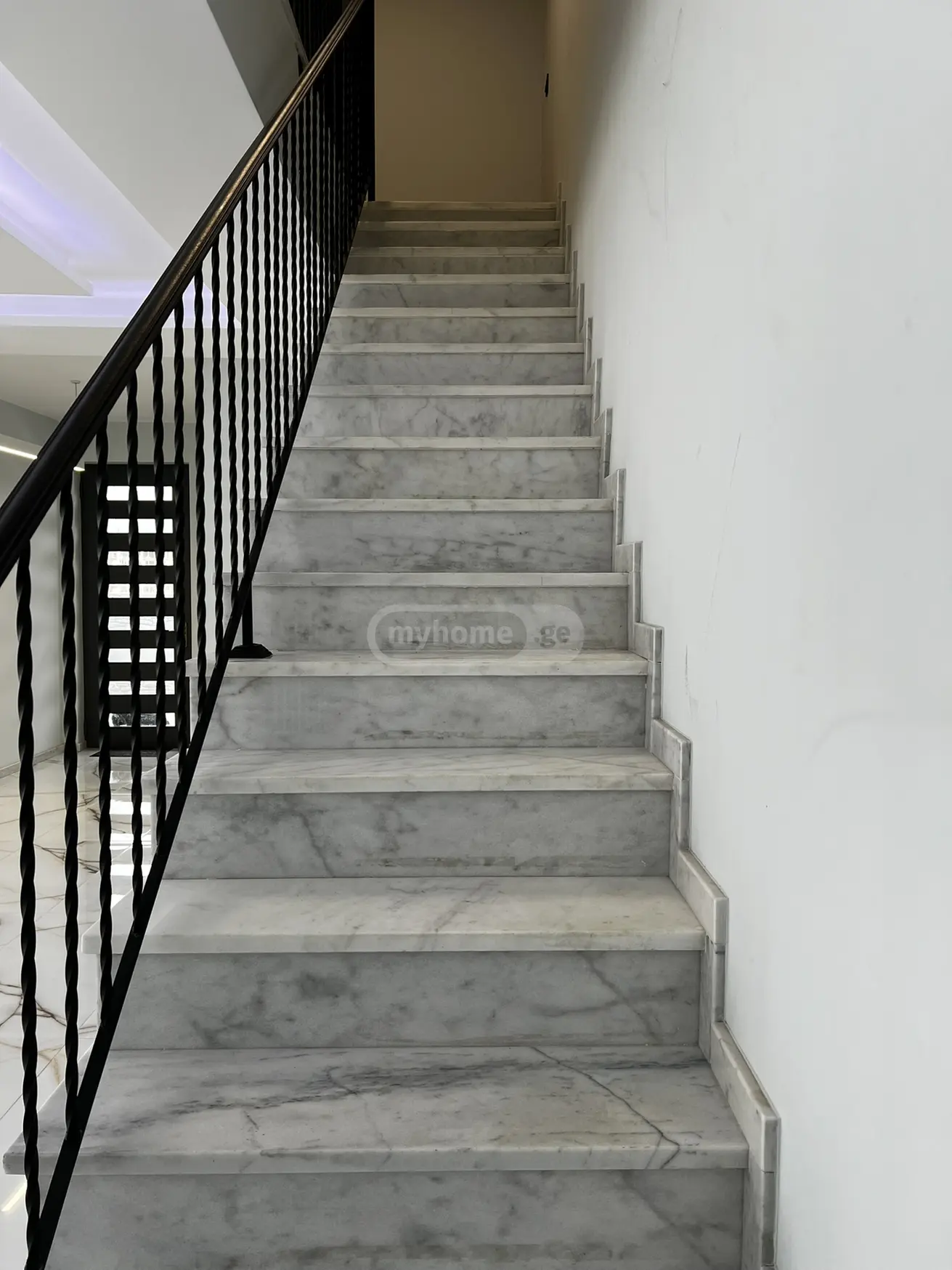 4 Room Private House For Sale view 9
