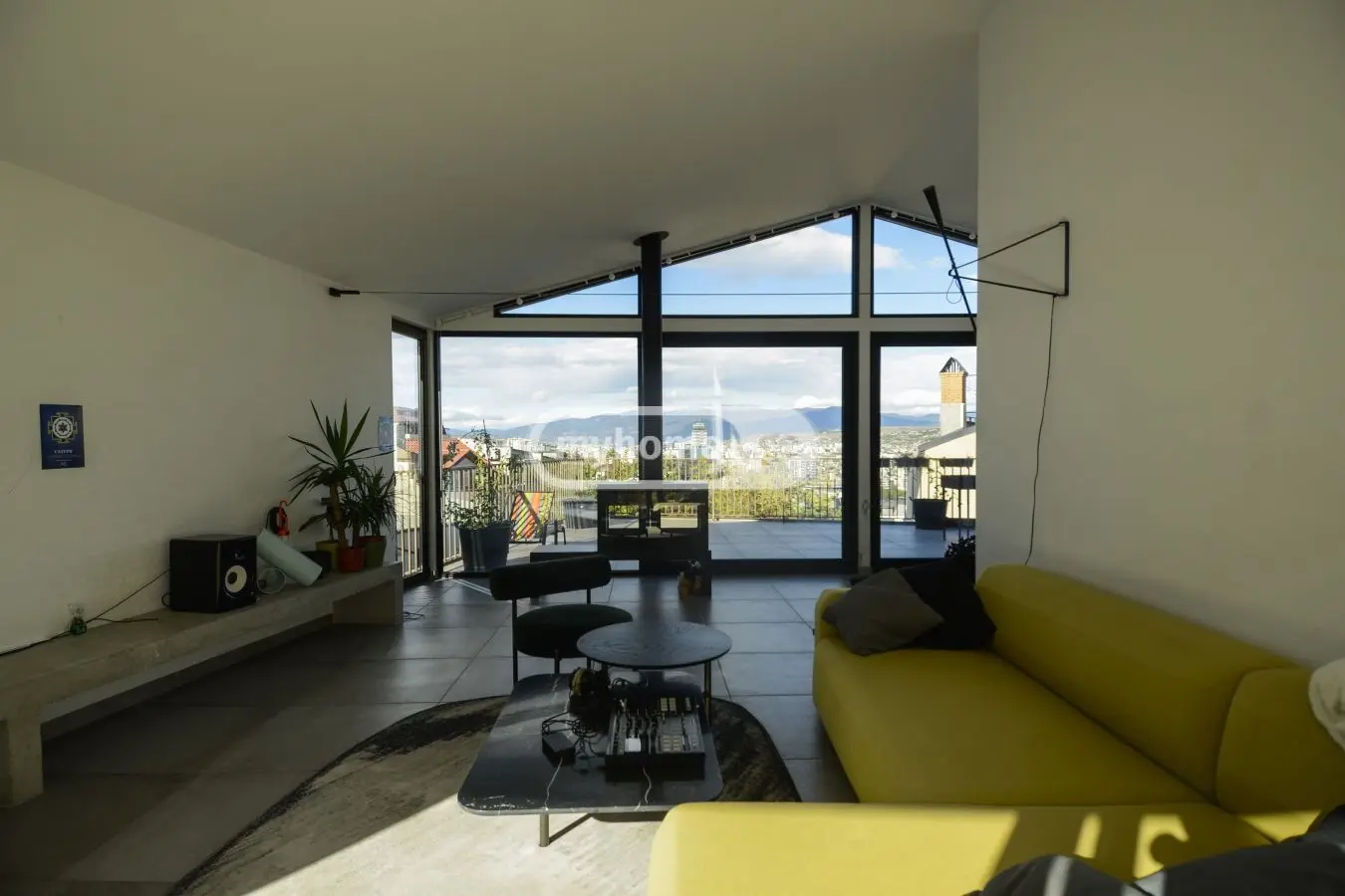 5 Room Private House For Rent In Vera view 5