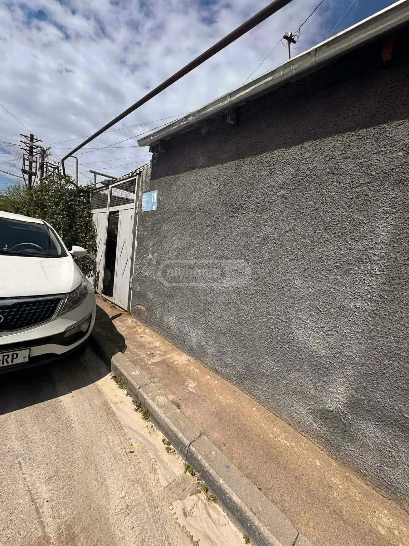 7 Room Private House For Sale view 2