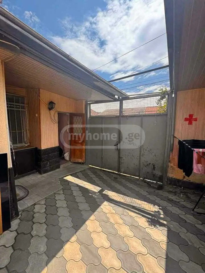 7 Room Private House For Sale view 12