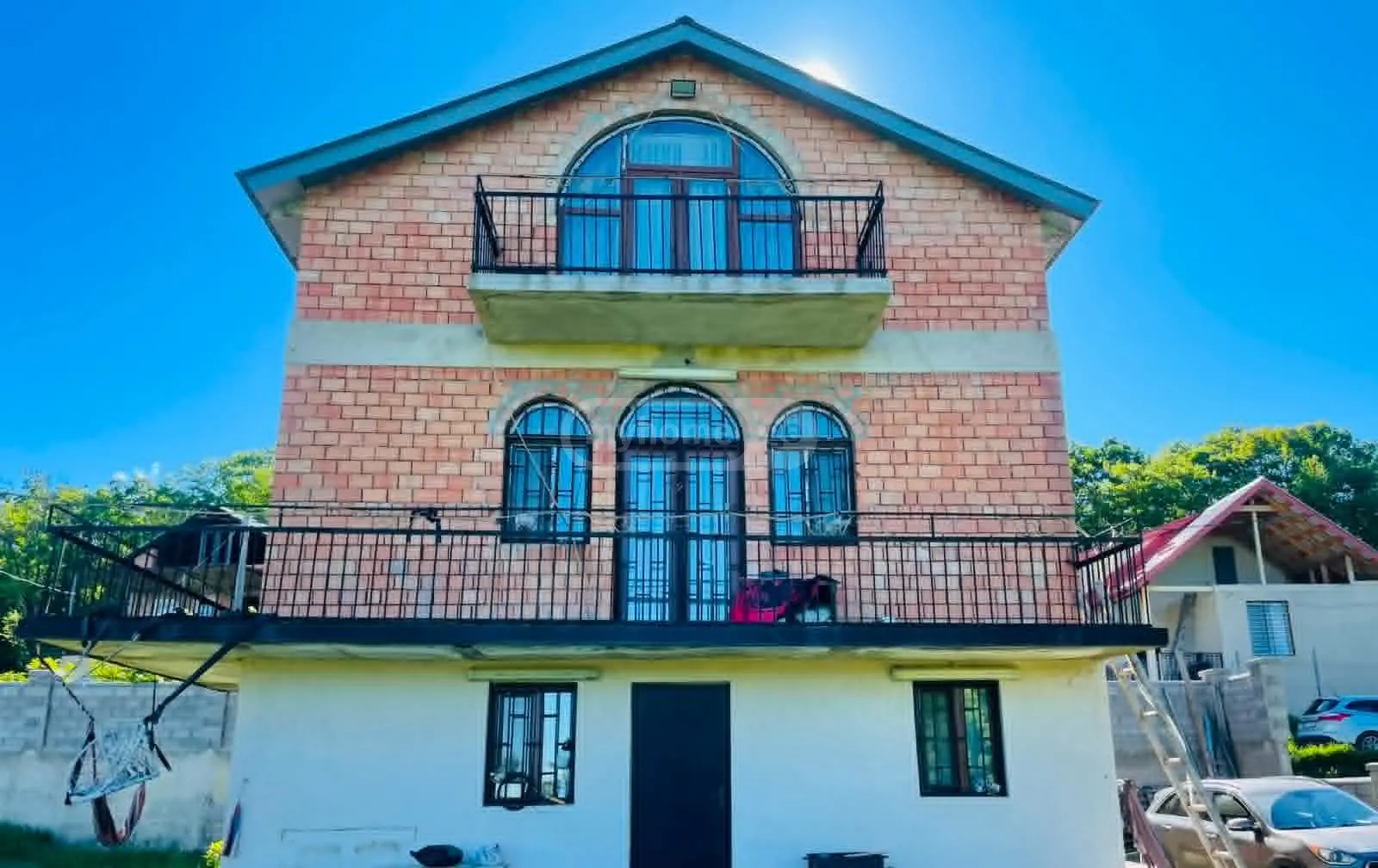 6 Room Private House For Sale view 1