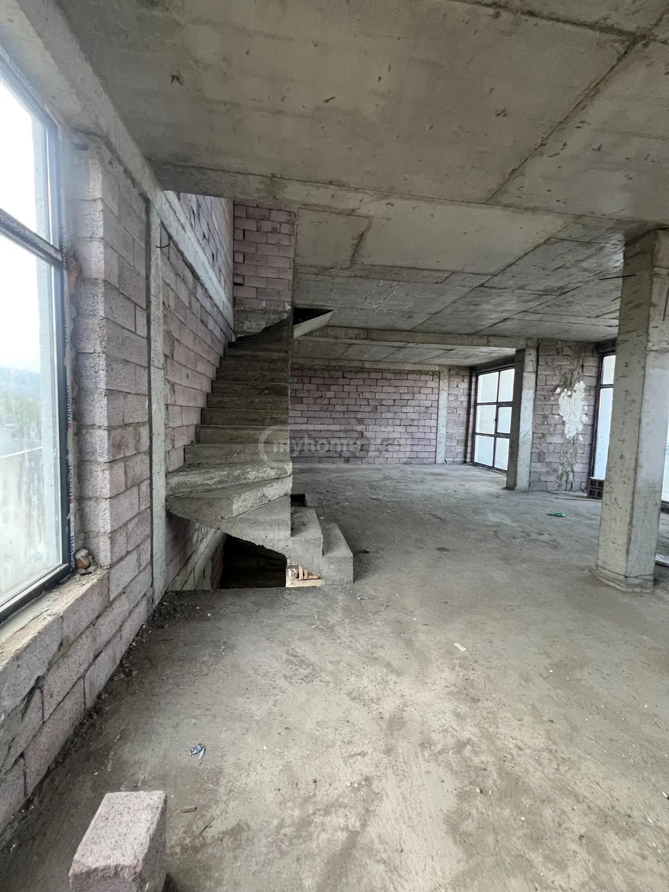 8 Room Private House For Sale view 14