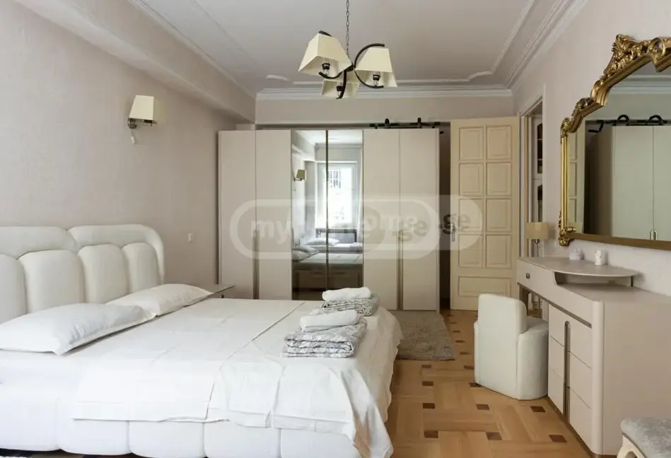 5 Room Apartment Daily Rent In Sololaki view 1
