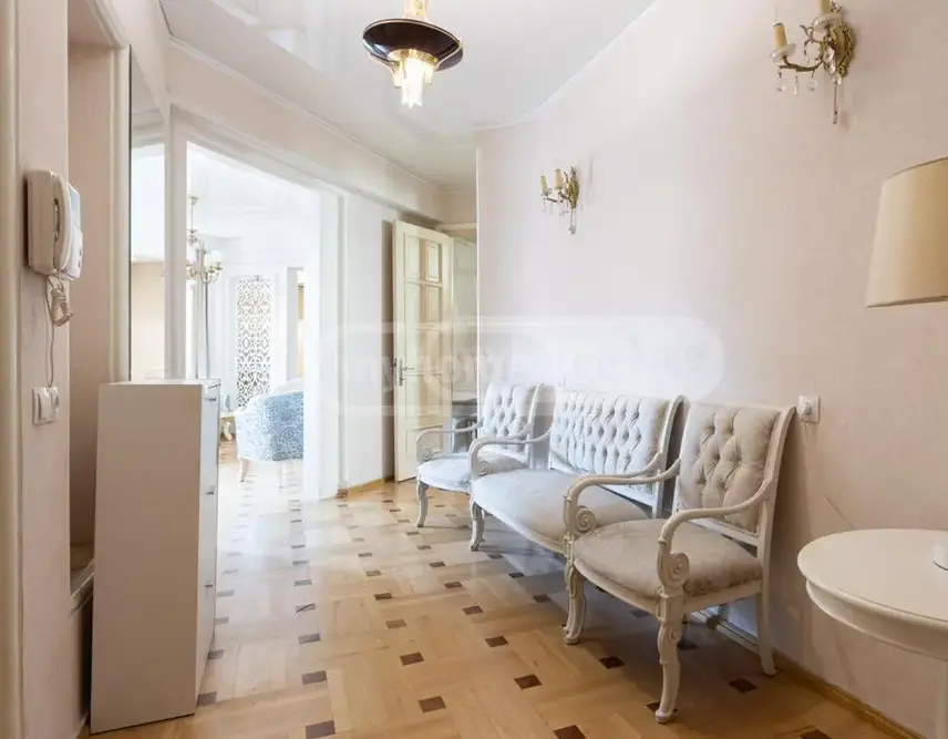 5 Room Apartment Daily Rent In Sololaki view 8