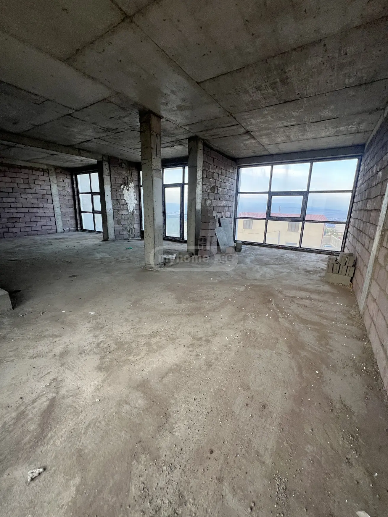 8 Room Private House For Sale view 15