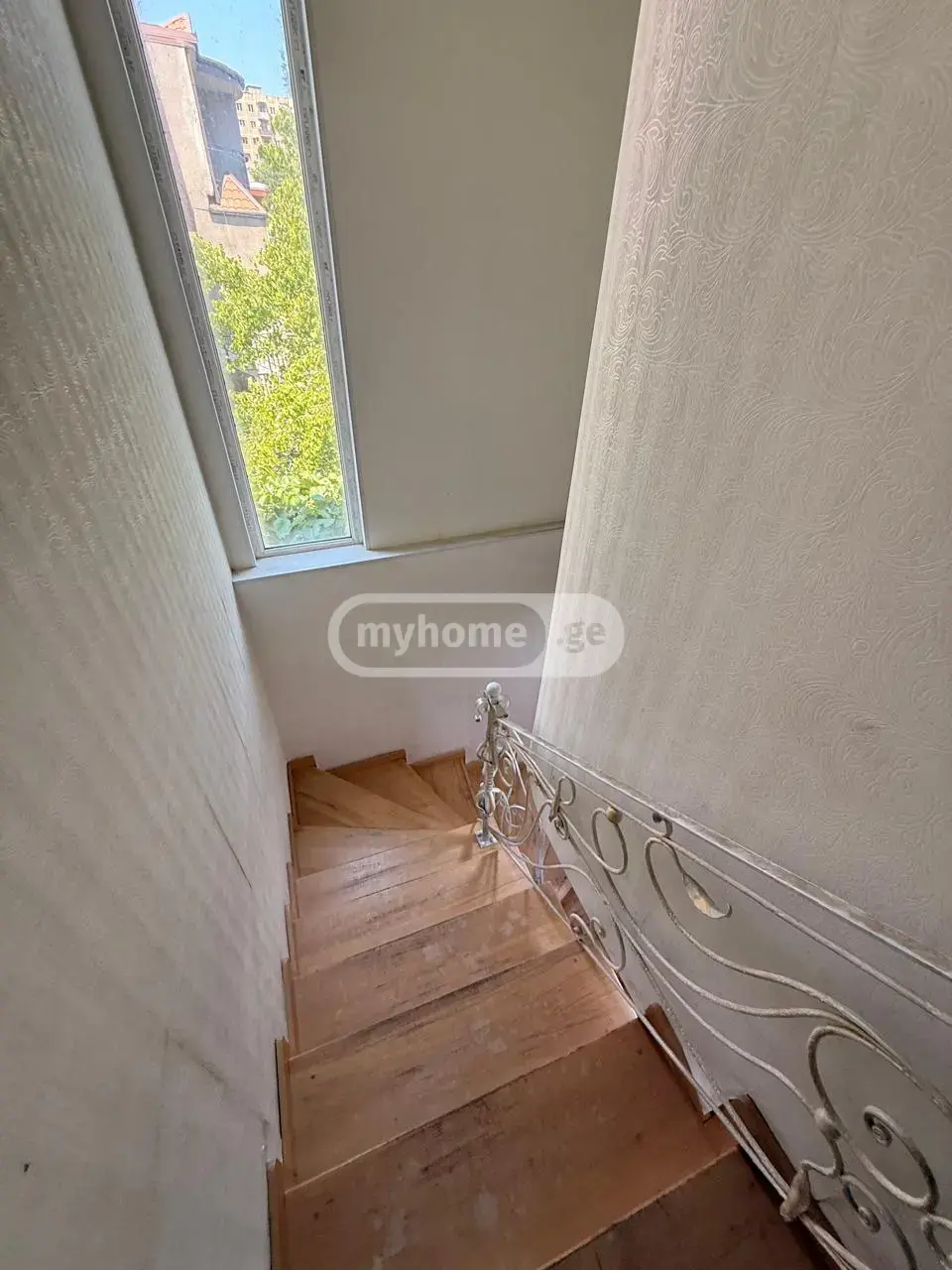 7 Room Private House For Rent In Isani view 3