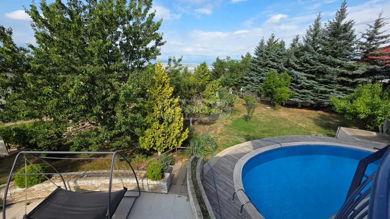 8 Room Private House For Sale view 4
