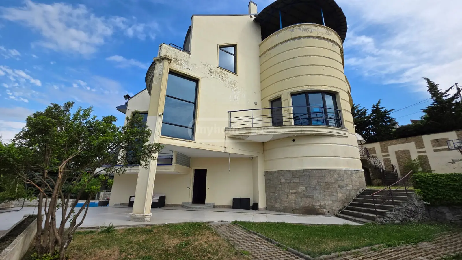 8 Room Private House For Sale view 16