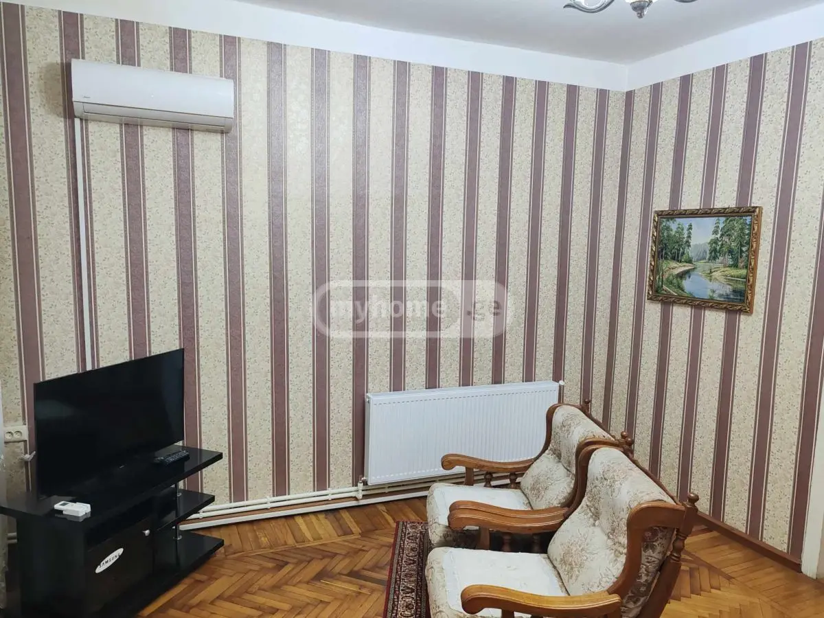 8 Room Private House For Rent In Zugdidi view 4