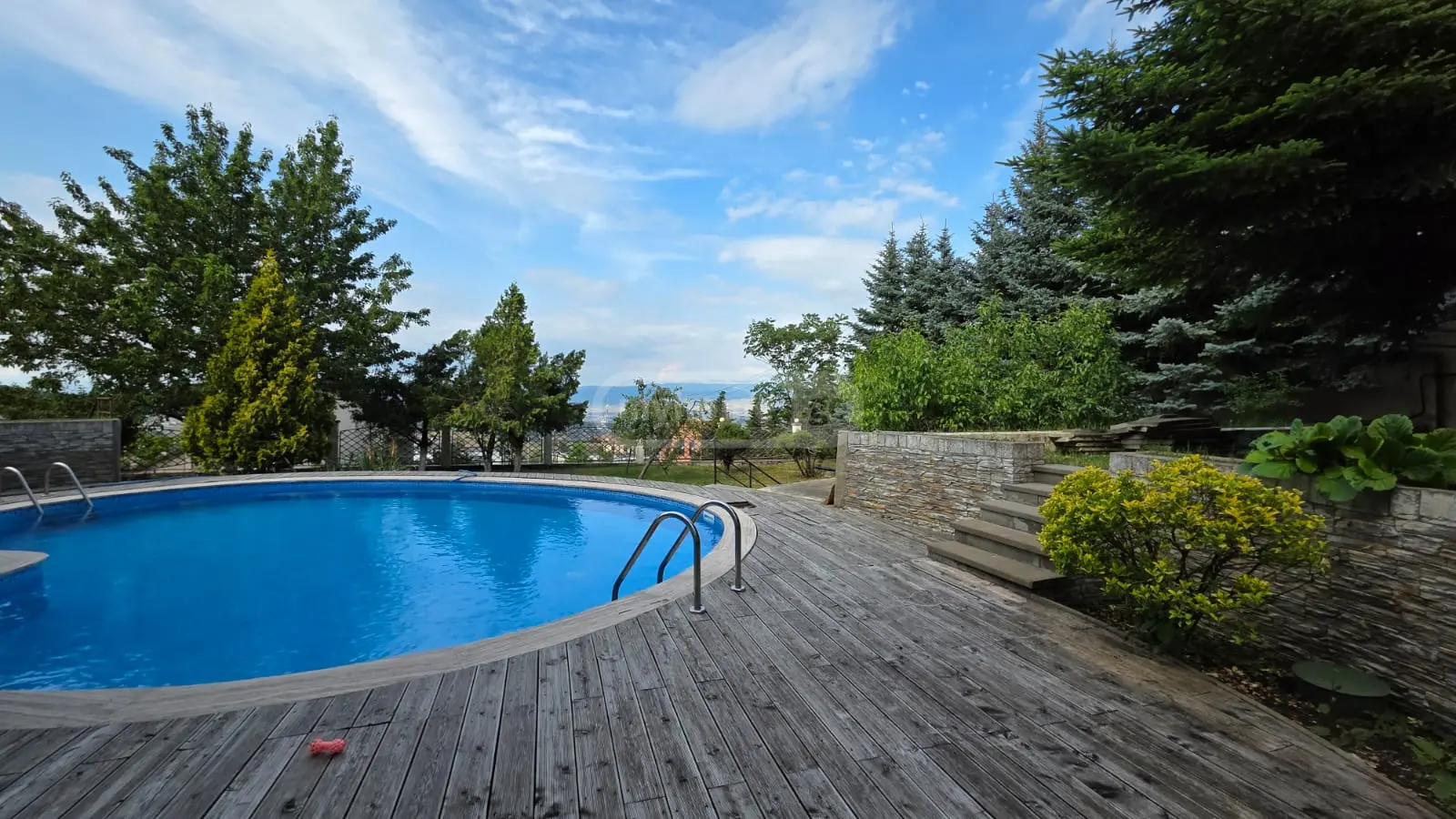 8 Room Private House For Sale view 1