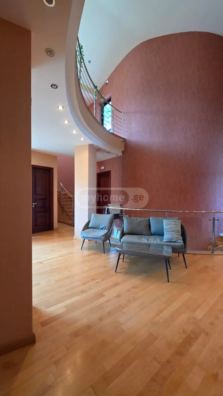 8 Room Private House For Sale view 14