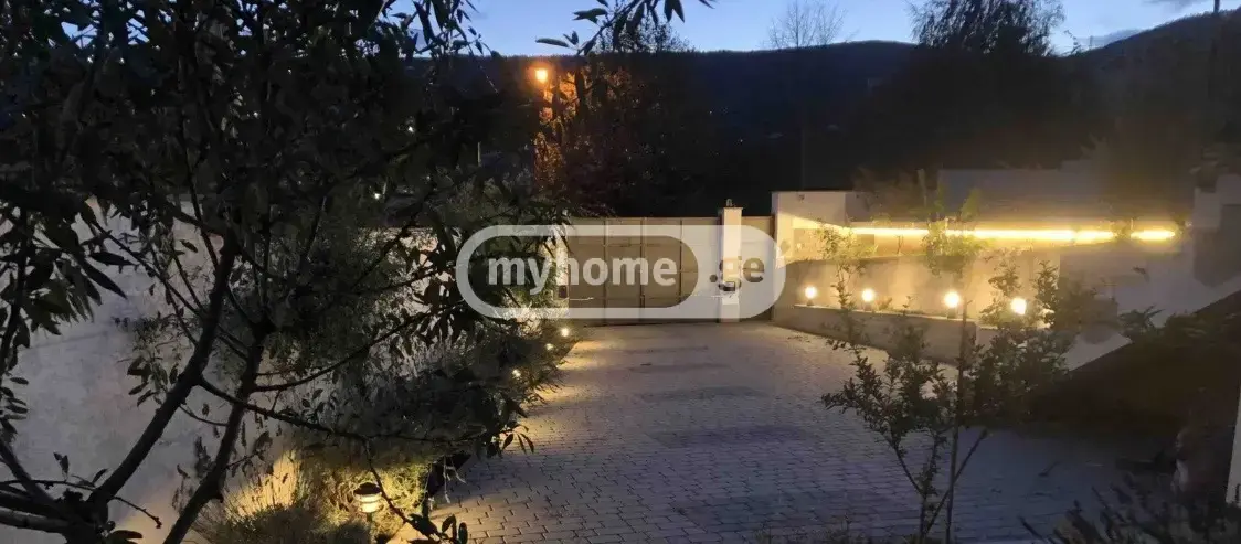5 Room Private House For Rent In Sololaki view 7