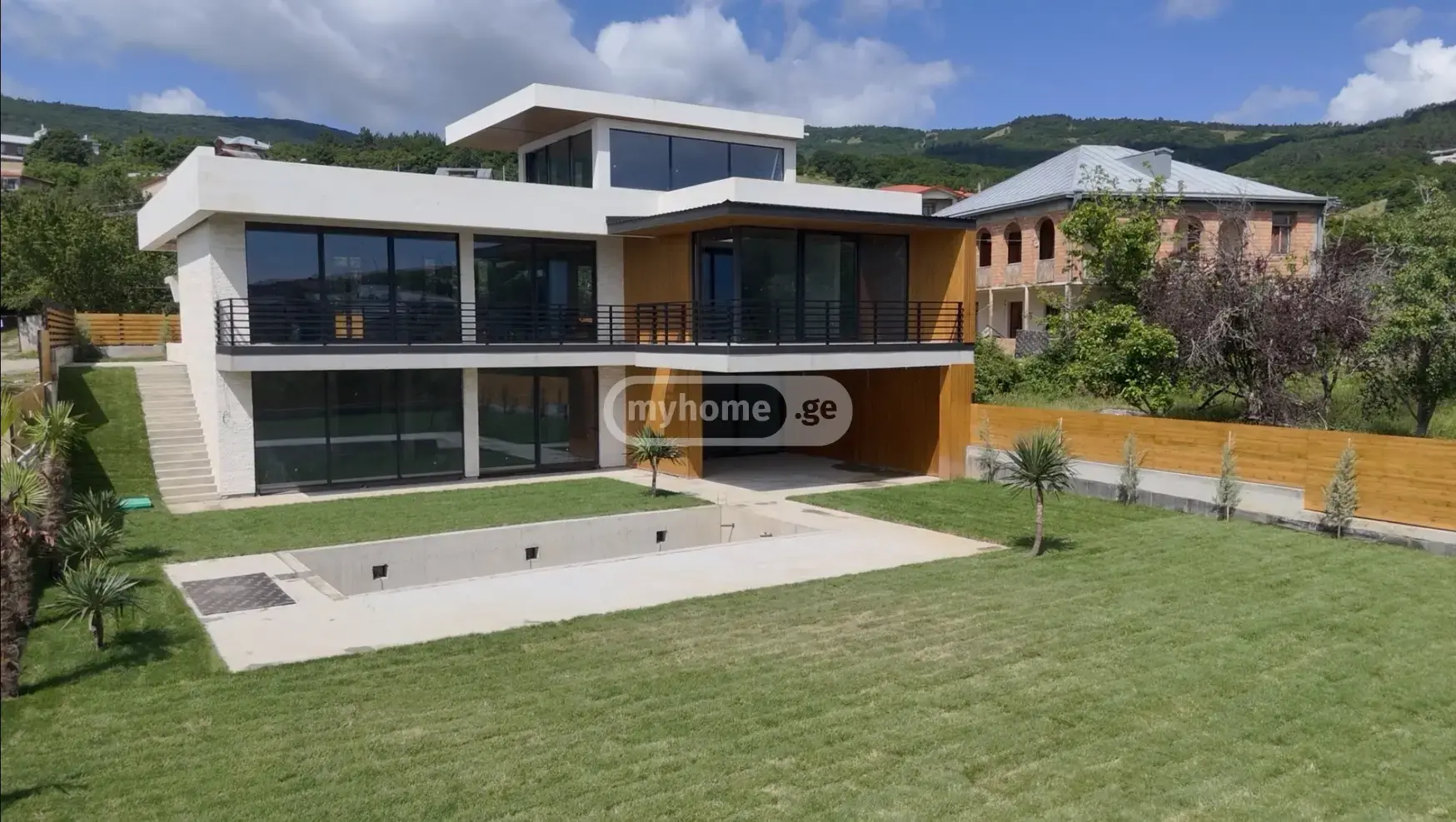 10+ Room Private House For Sale In Sololaki view 9