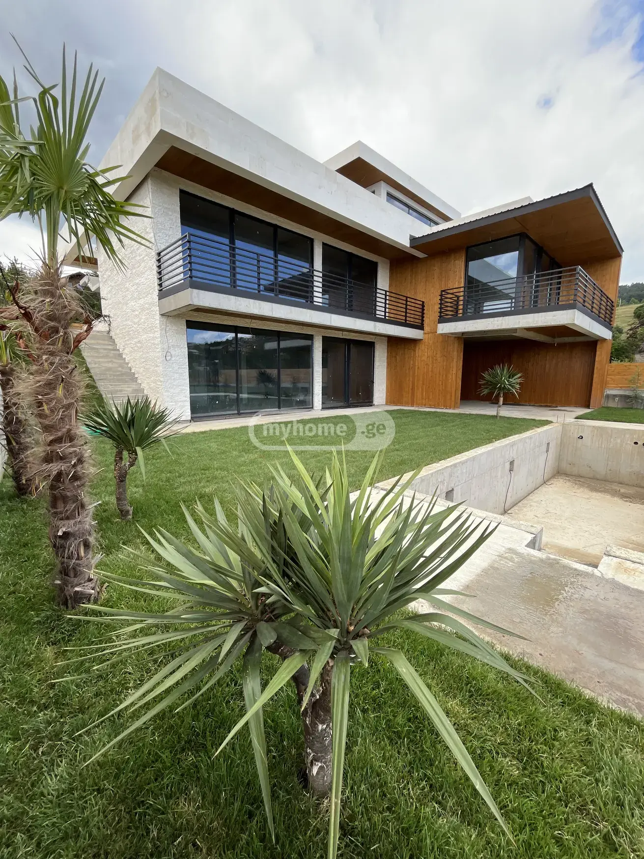 10+ Room Private House For Sale In Sololaki view 12