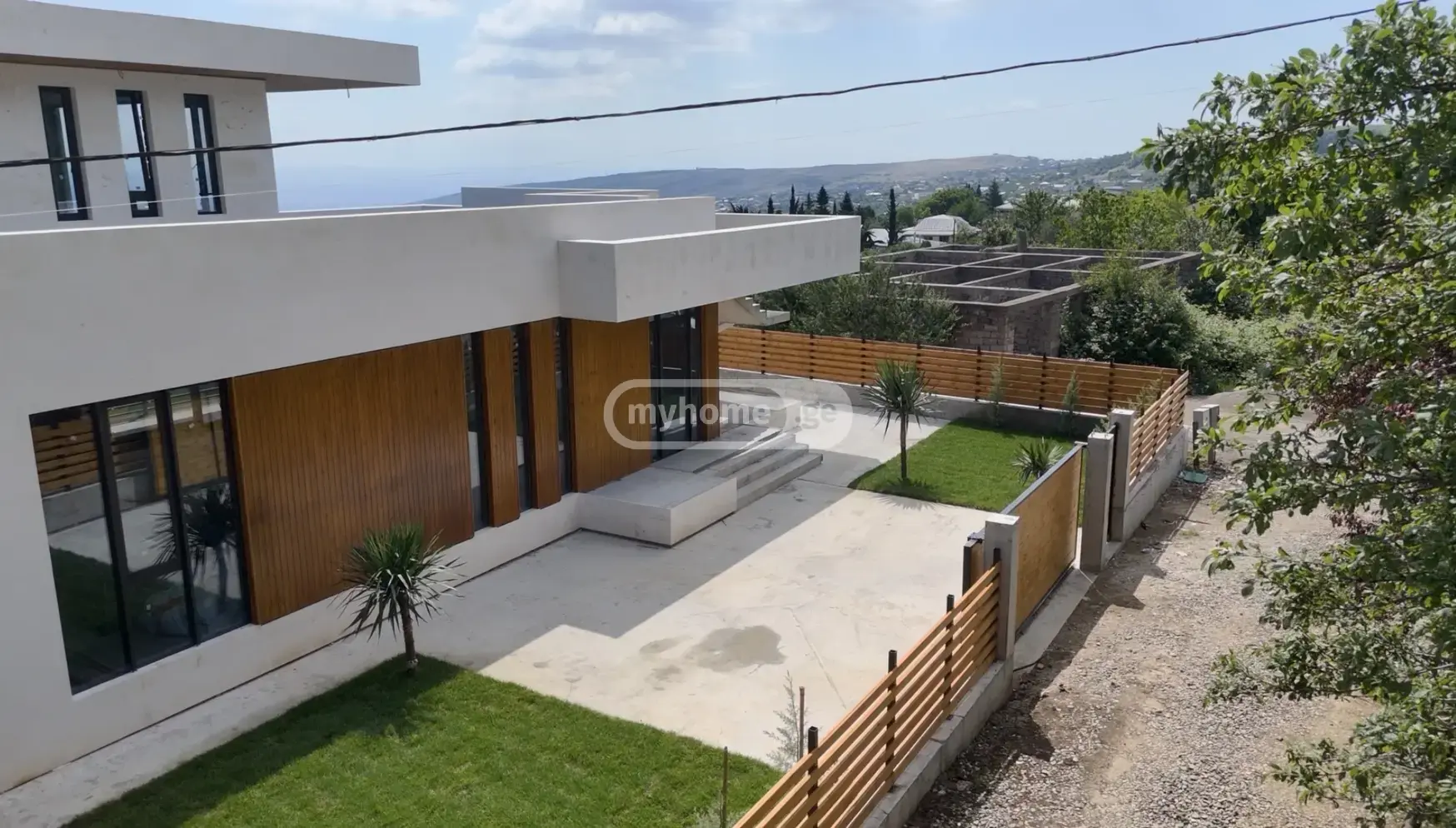 10+ Room Private House For Sale In Sololaki view 3