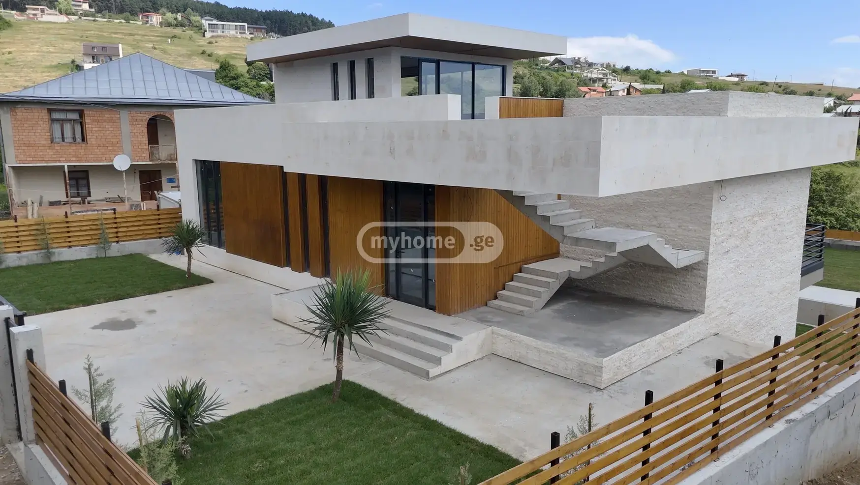 10+ Room Private House For Sale In Sololaki view 1