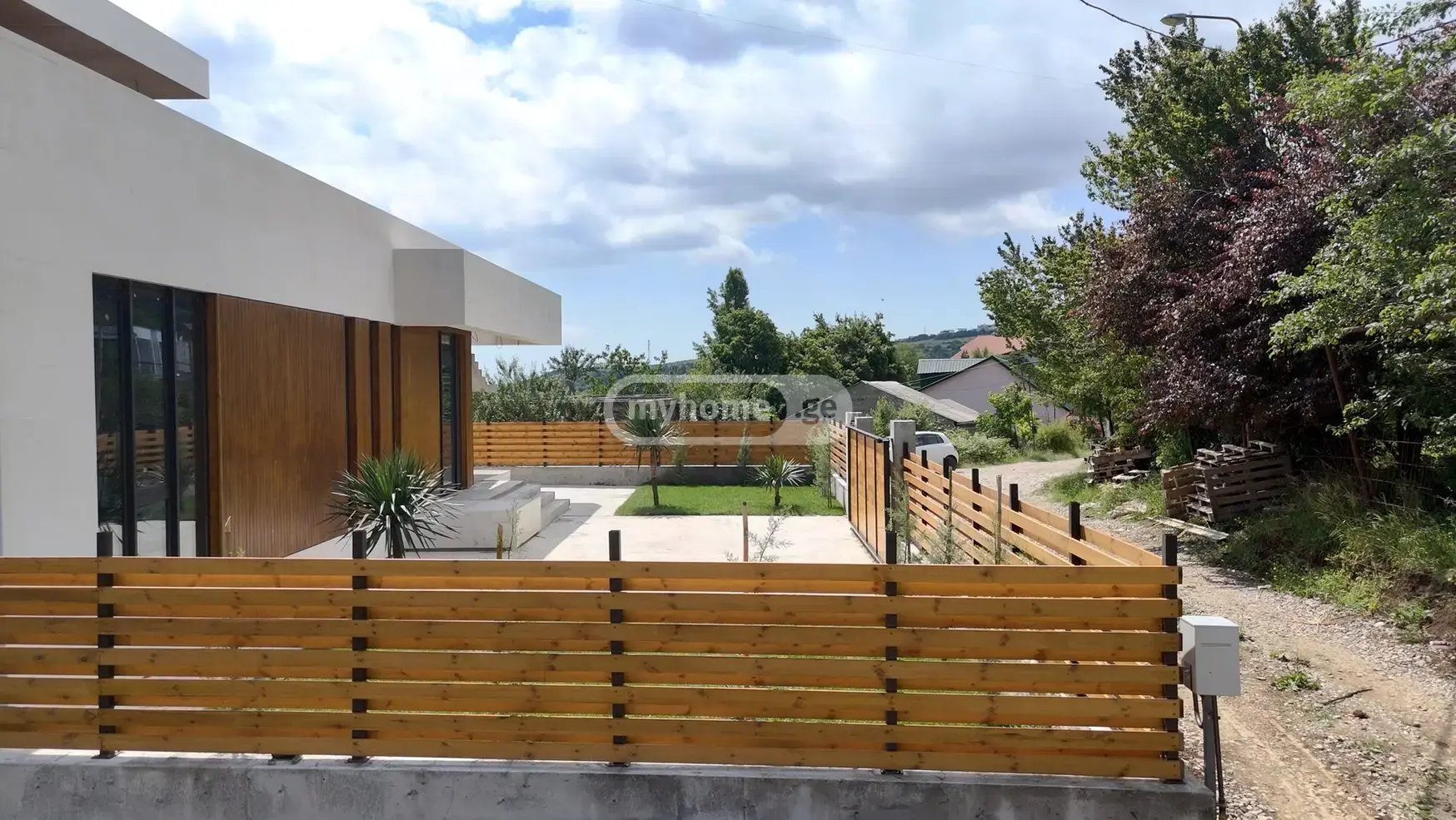 10+ Room Private House For Sale In Sololaki view 4