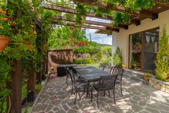8 Room Country House For Rent In Tsitsamuri, In Mtskheta Municipality view 3