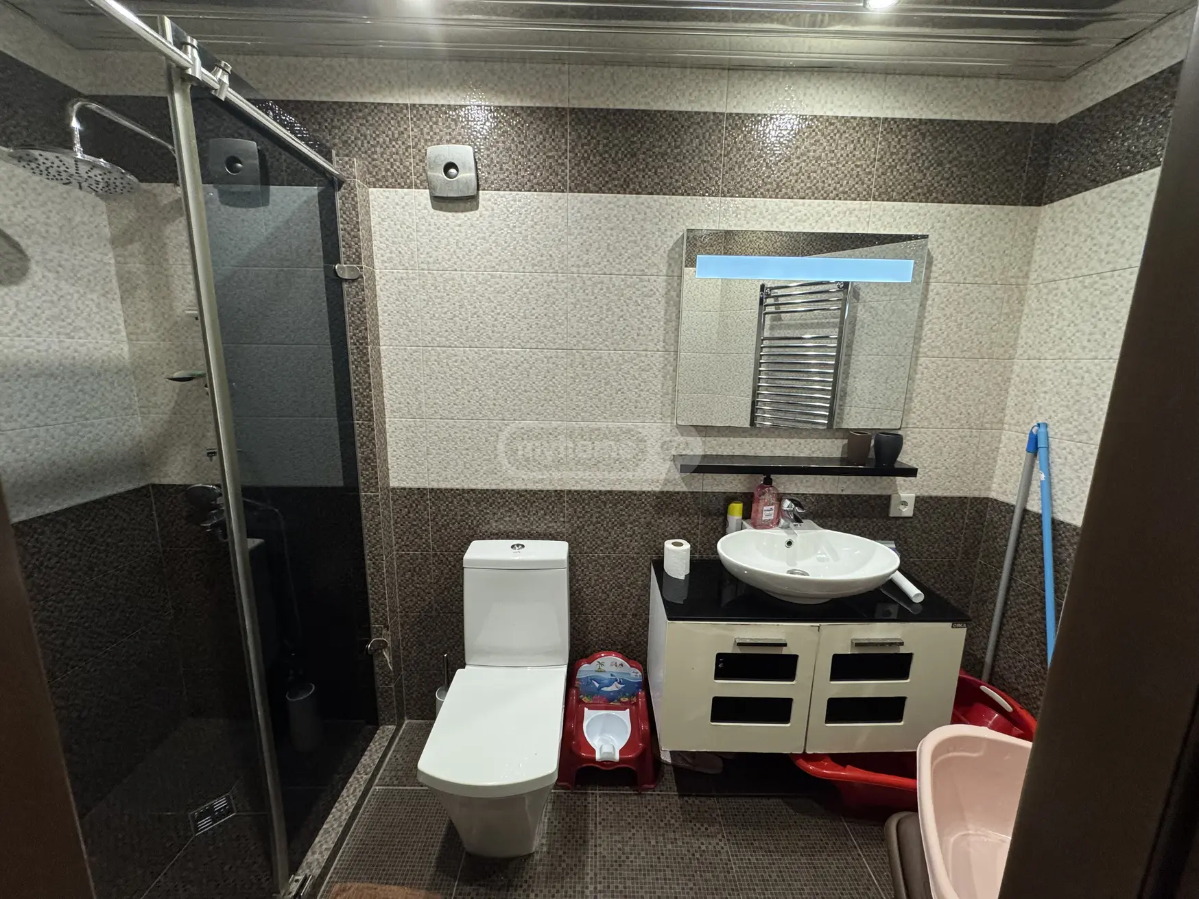 4 Room Apartment Daily Rent In Batumi view 3