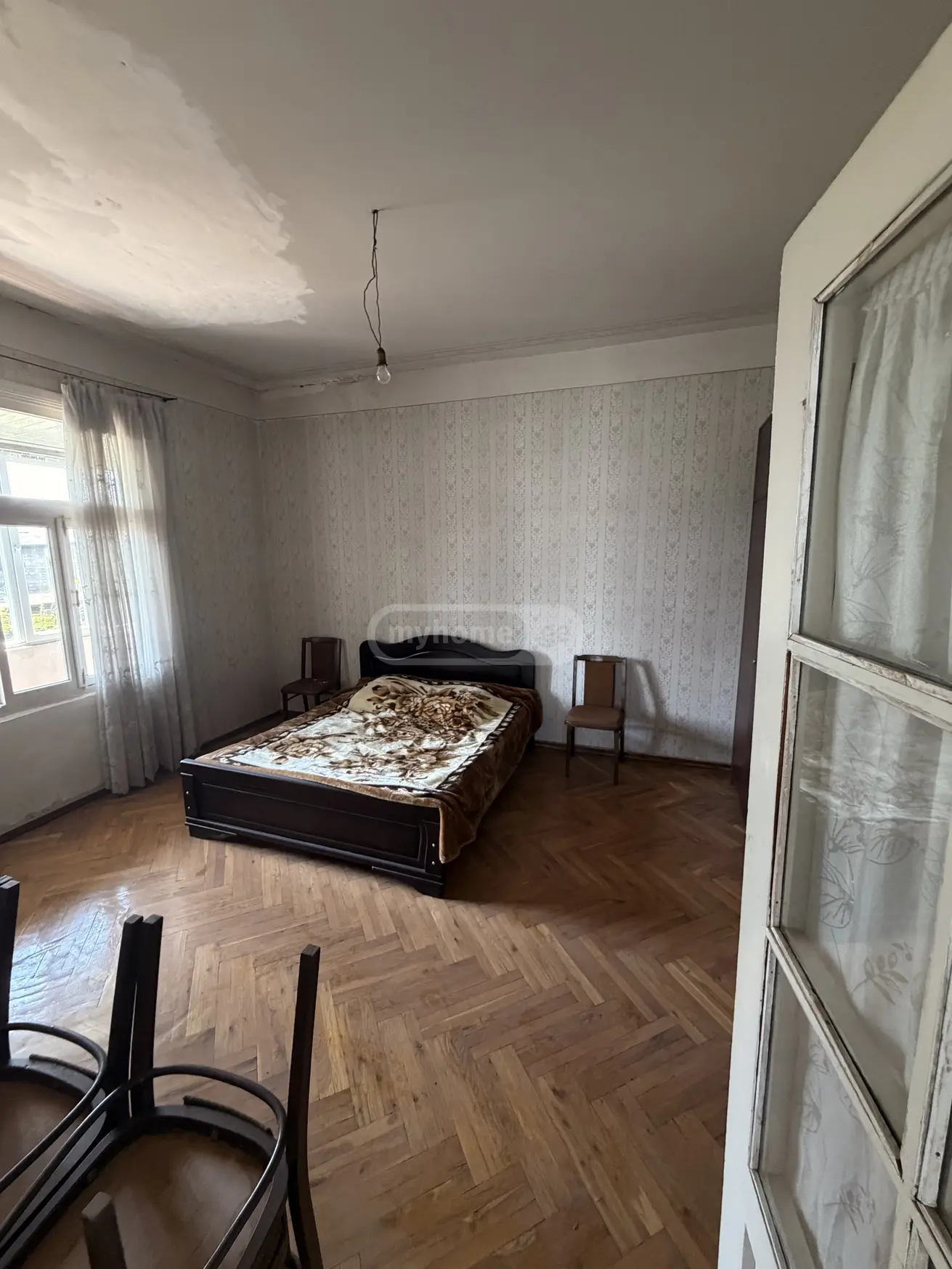 8 Room Private House For Sale view 2