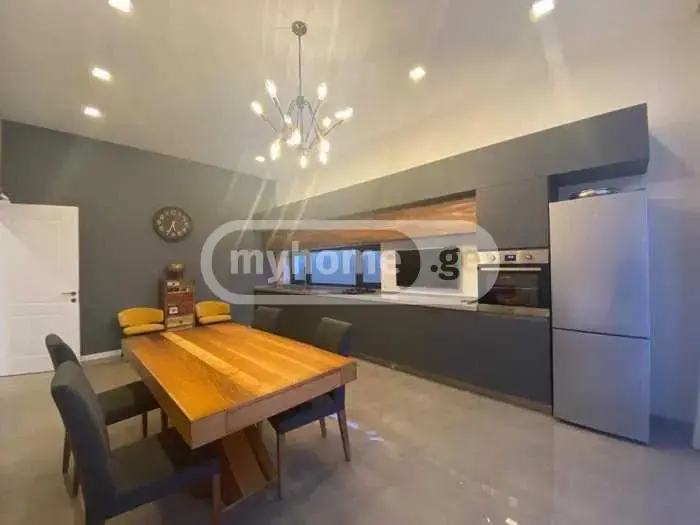 8 Room Private House For Rent In Mtatsminda view 2