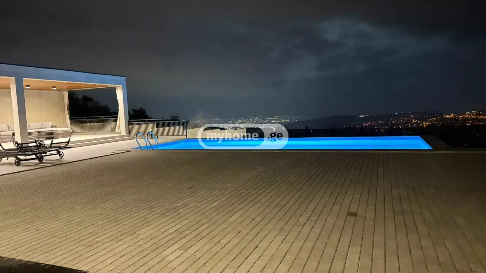 10+ Room Private House For Rent In Sololaki view 5