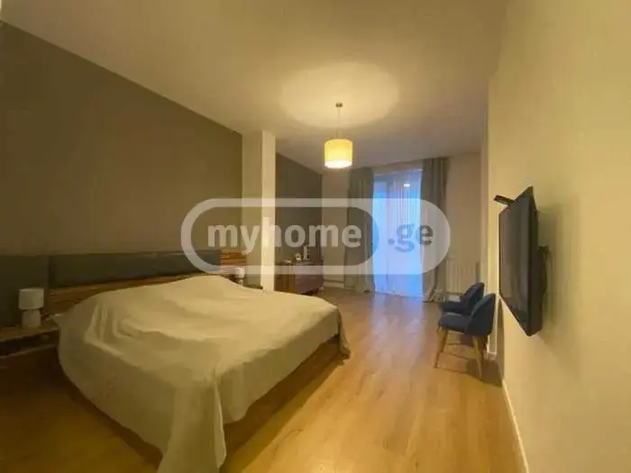 8 Room Private House For Rent In Mtatsminda view 4